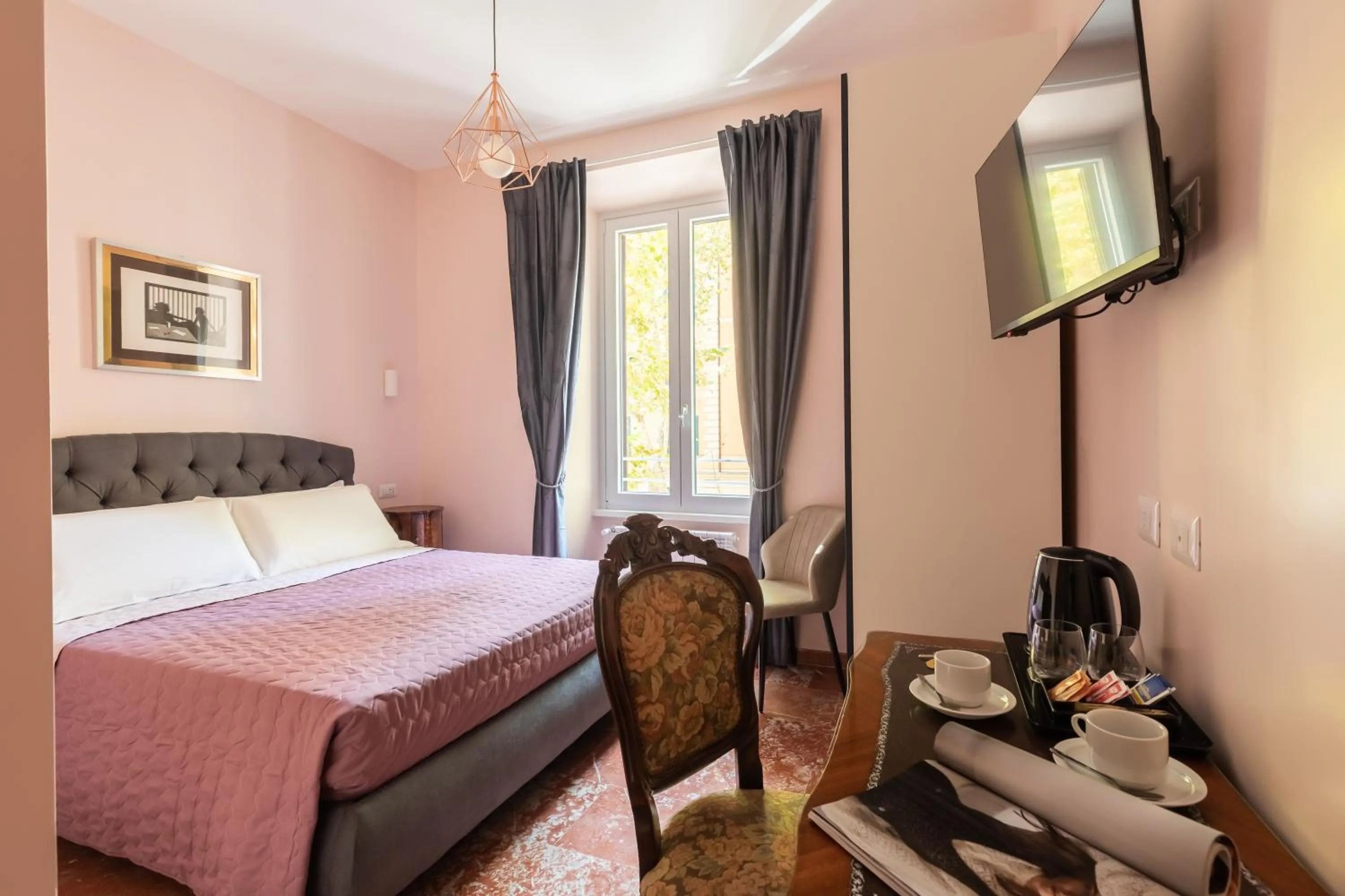 Bed in Queen Meg Roma