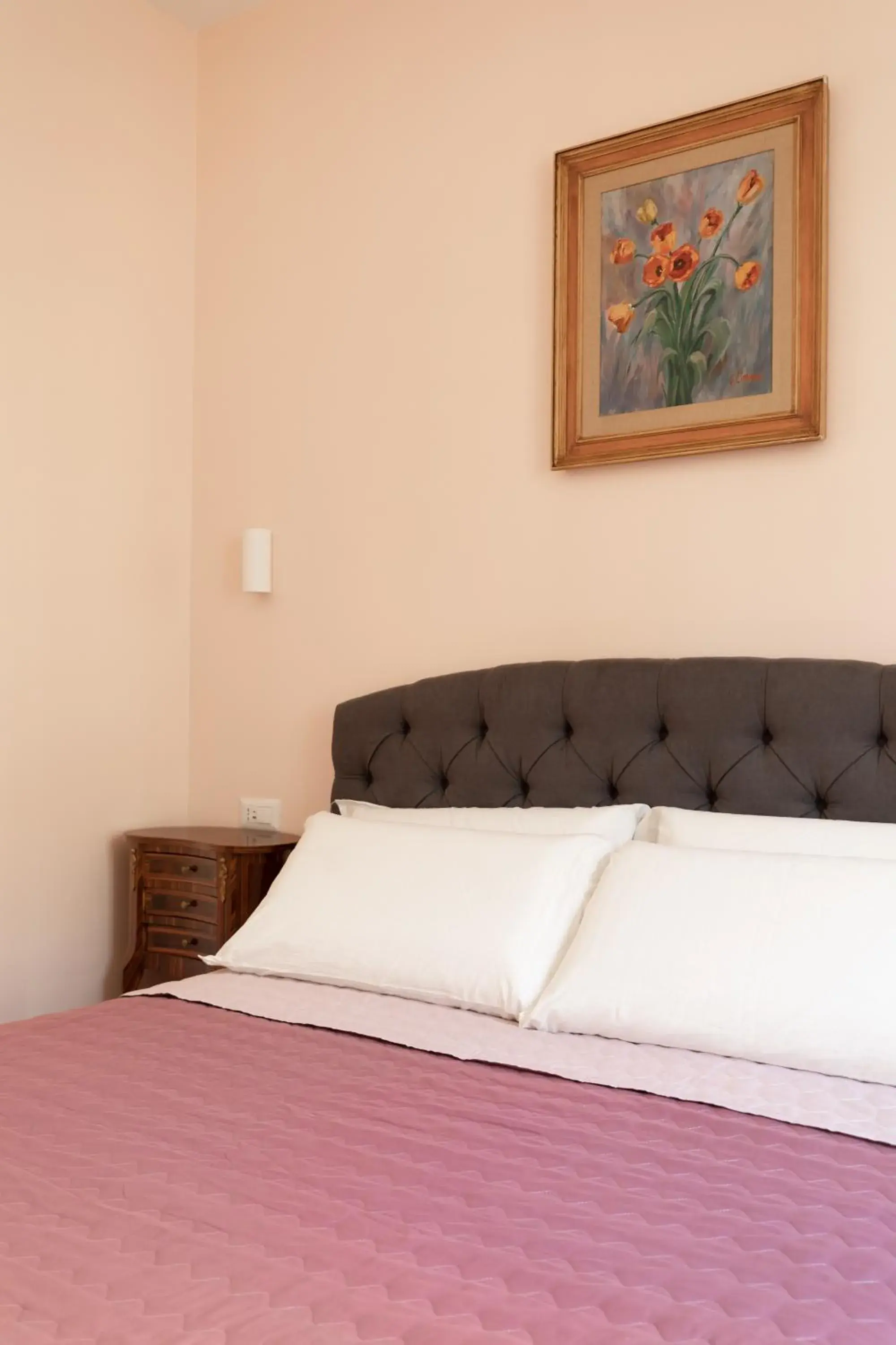 Bed in Queen Meg Roma Bed in Queen Meg Roma