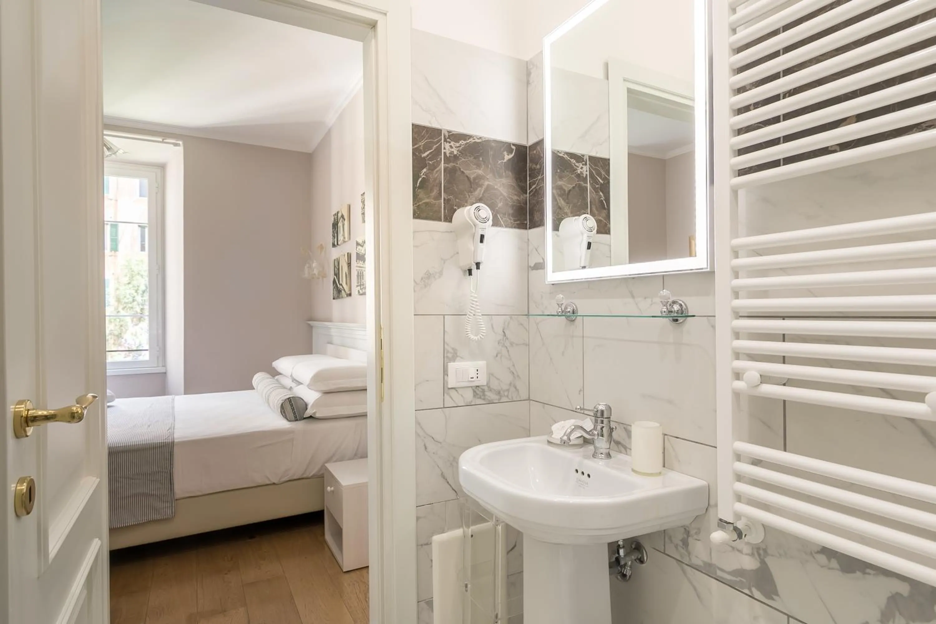 Bed in Queen Meg Roma