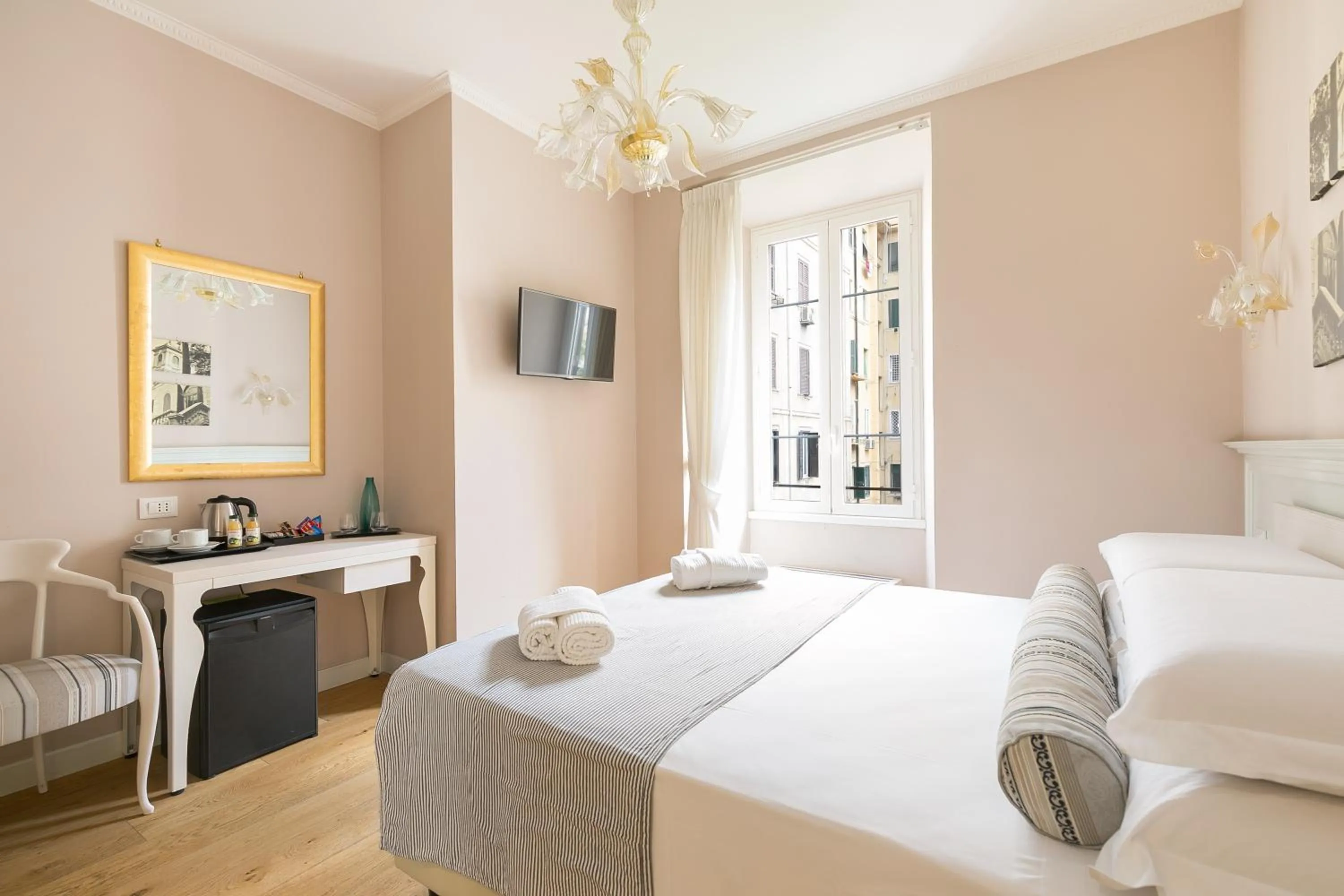 Bed in Queen Meg Roma