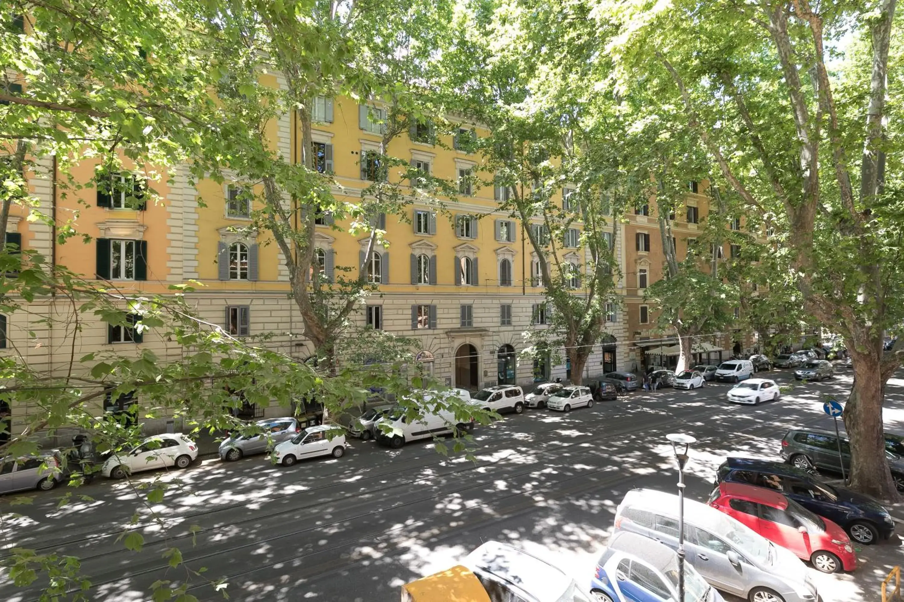 Property building in Queen Meg Roma Property building in Queen Meg Roma