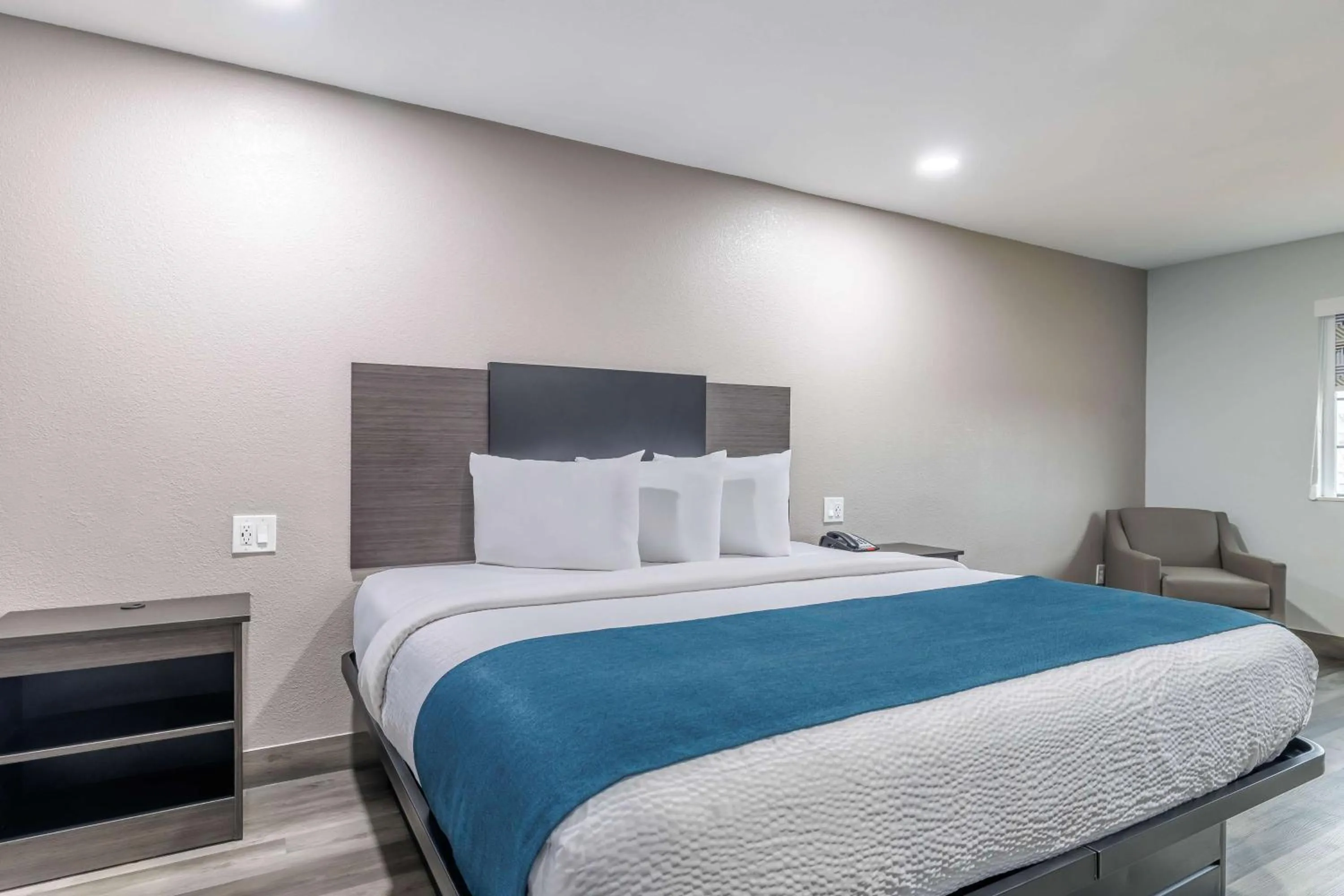 Bedroom, Bed in Motel 6-Brenham, TX