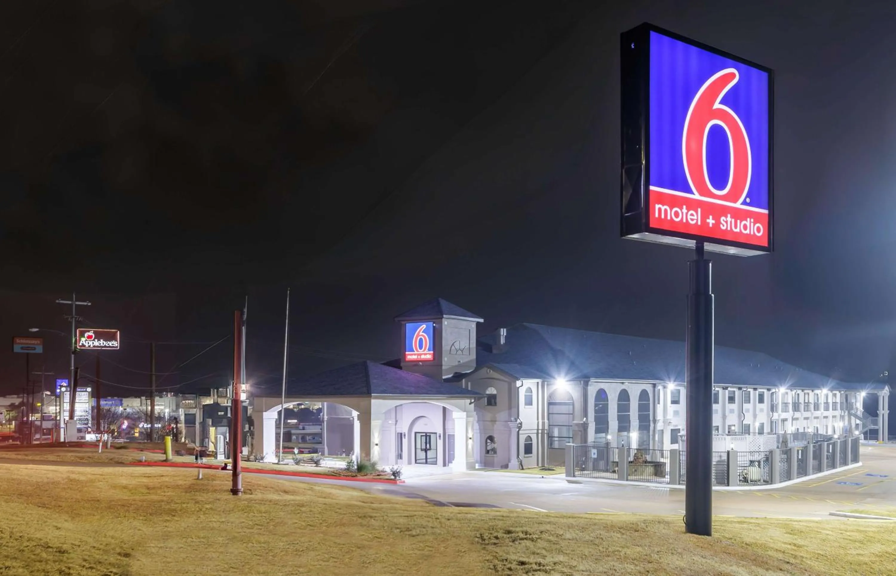 Property building in Motel 6-Brenham, TX