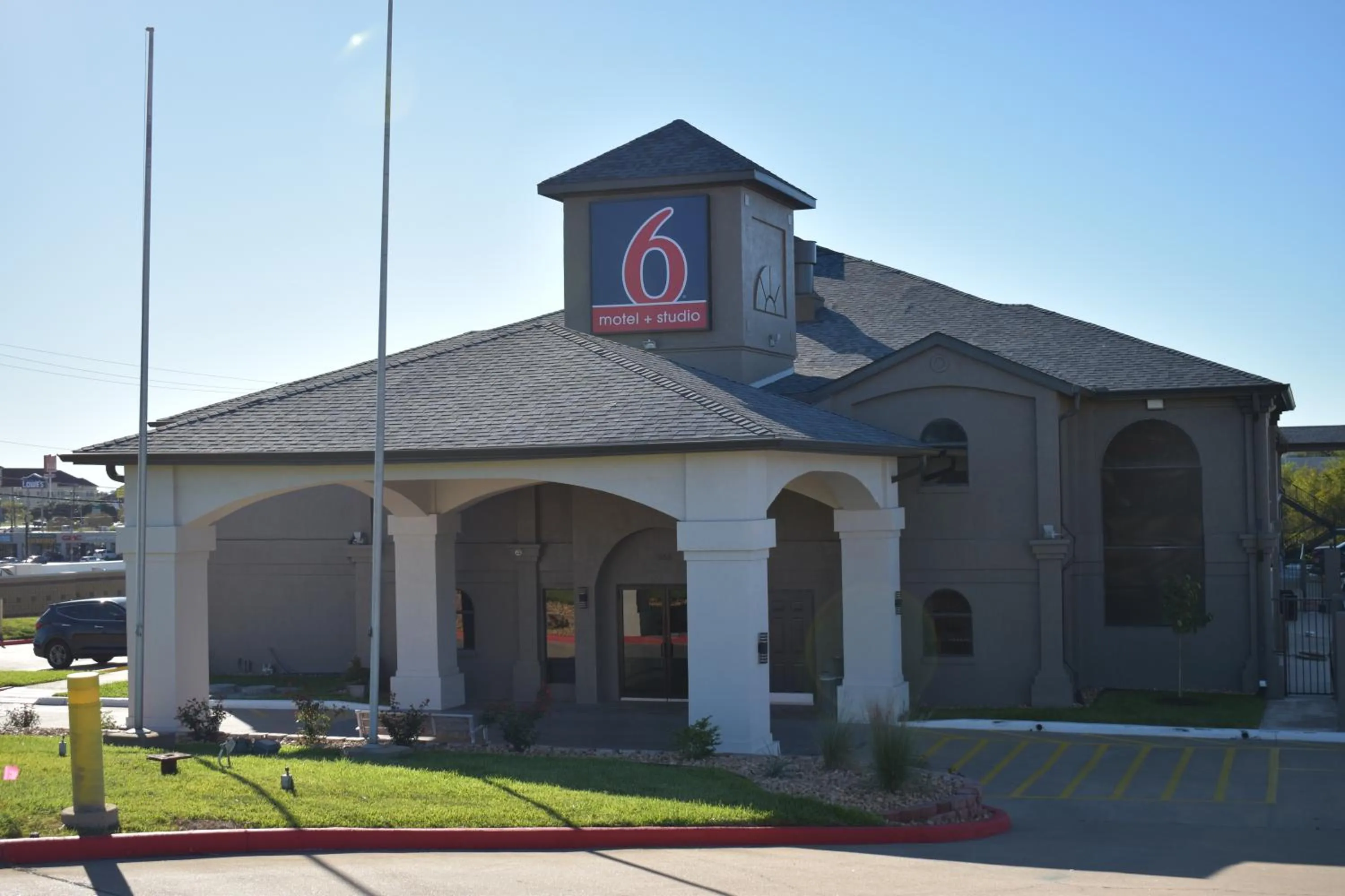 Facade/entrance in Motel 6-Brenham, TX