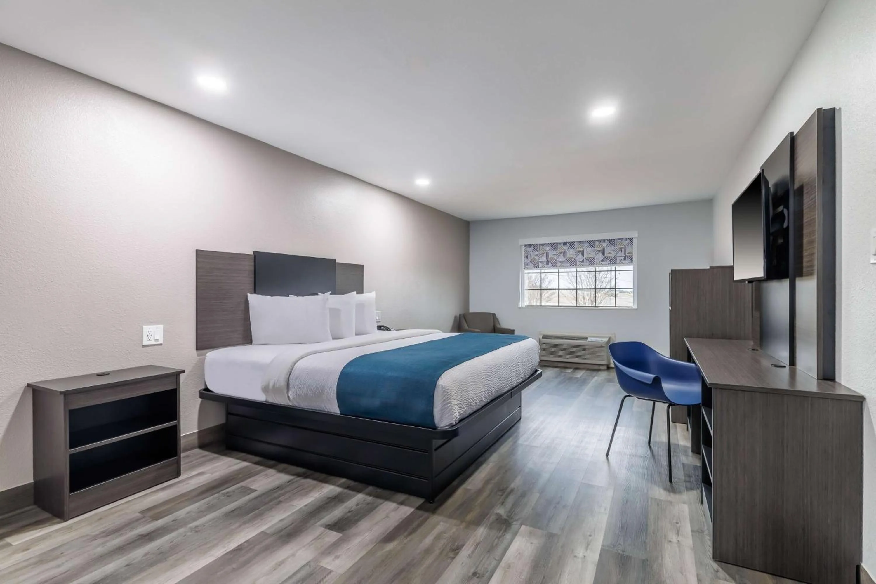 Bedroom, Bed in Motel 6-Brenham, TX