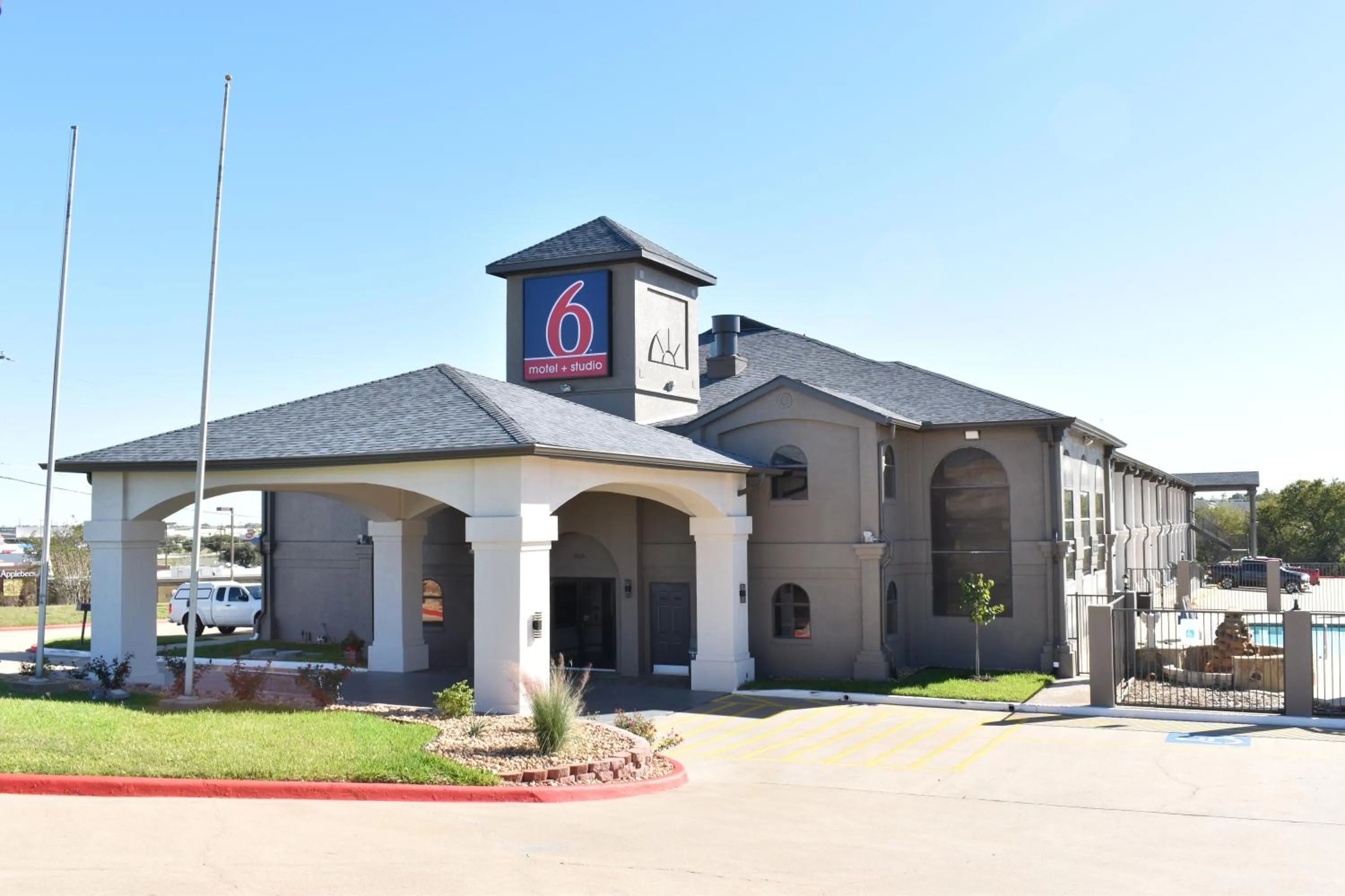 Property building in Motel 6-Brenham, TX