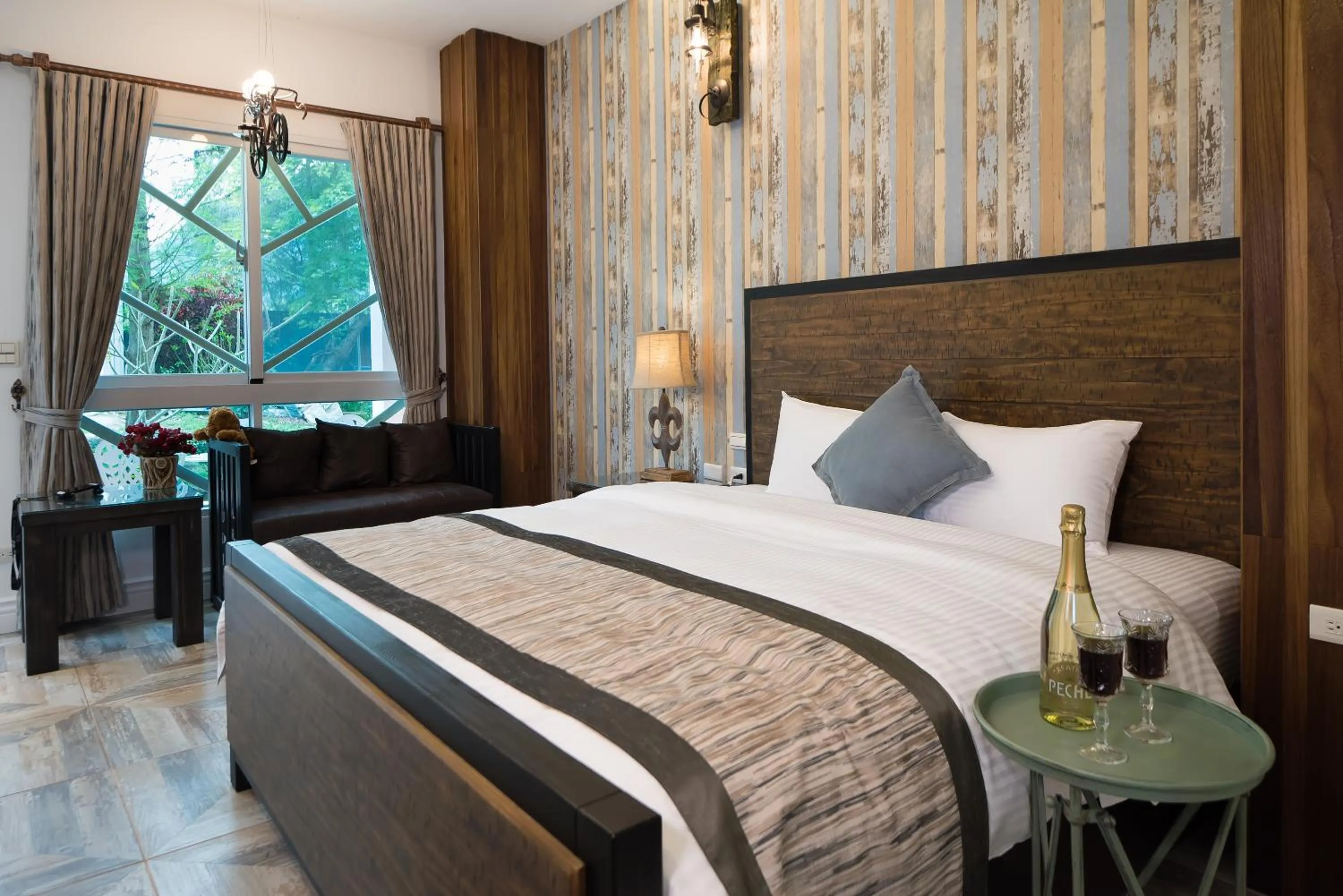 Bed in Saint Paul Villa