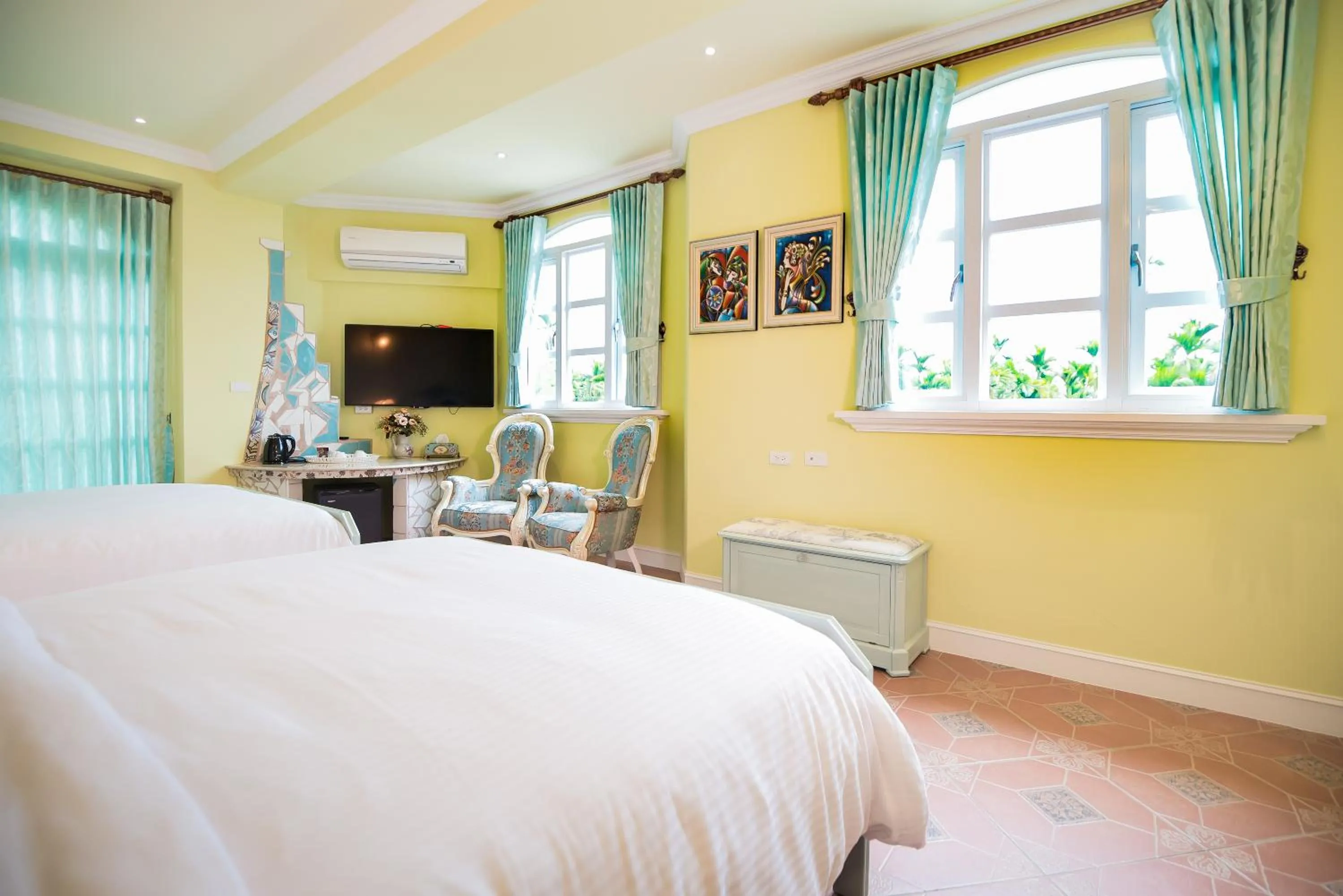 Bed in Saint Paul Villa