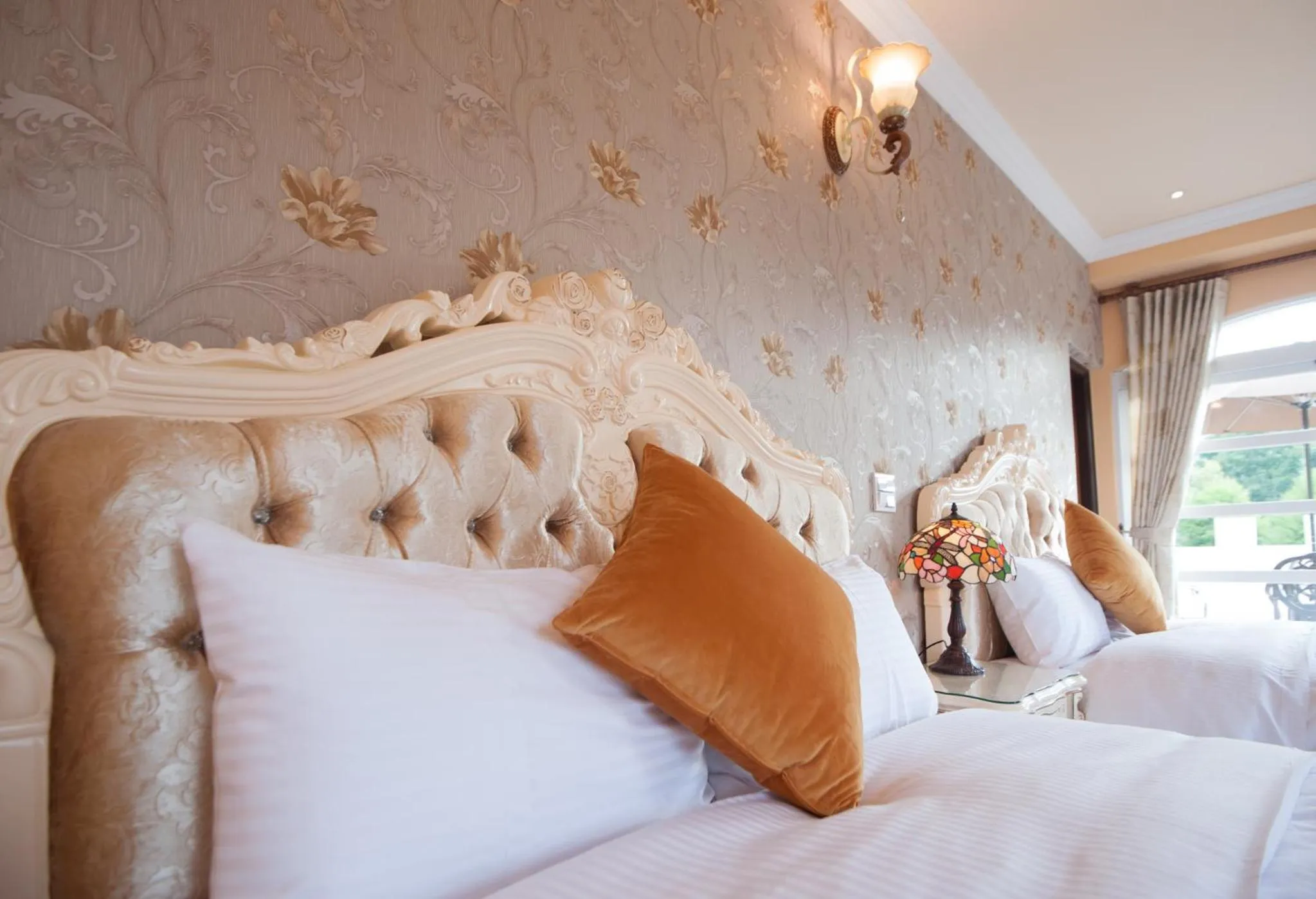 Bed in Saint Paul Villa