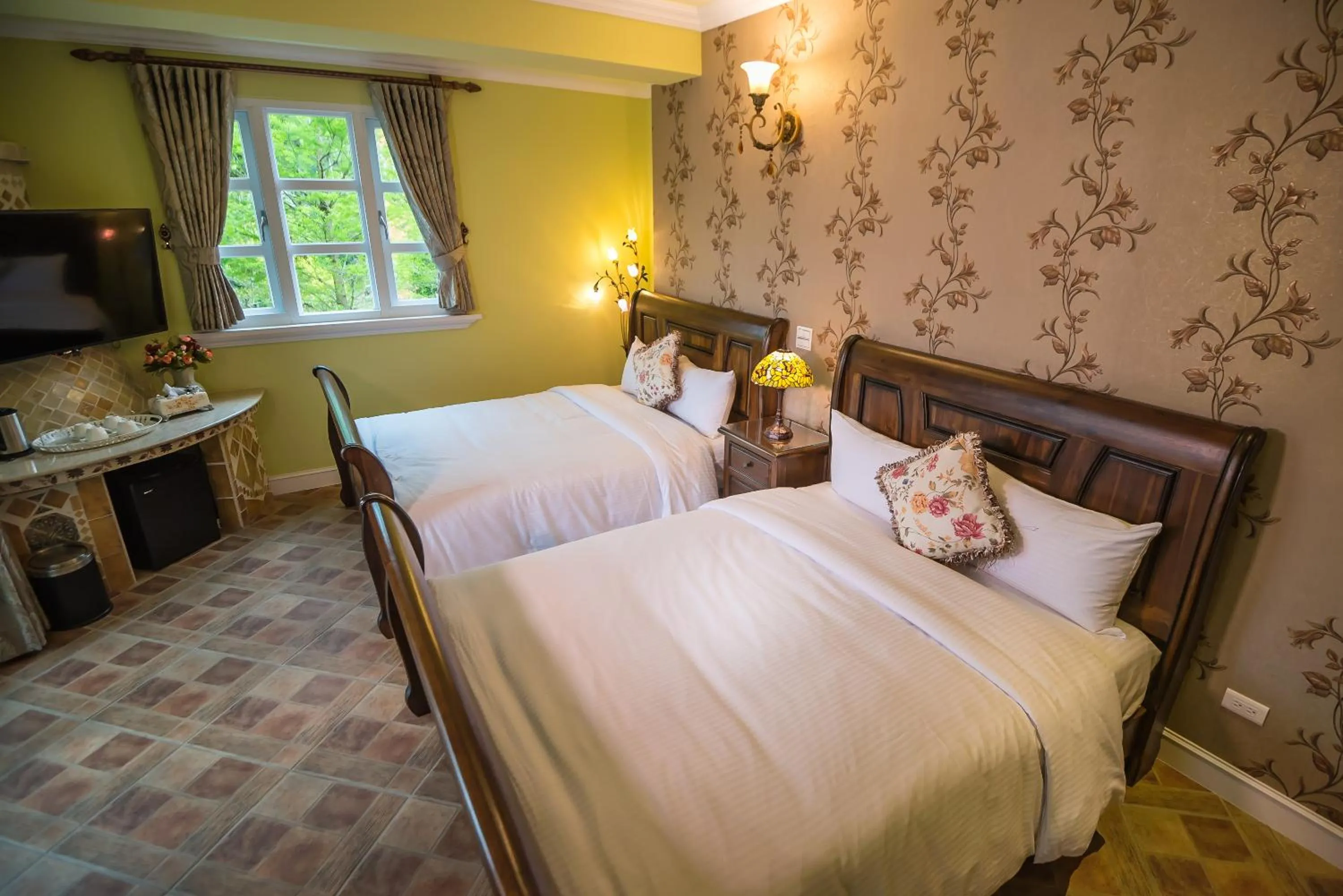 Bed in Saint Paul Villa