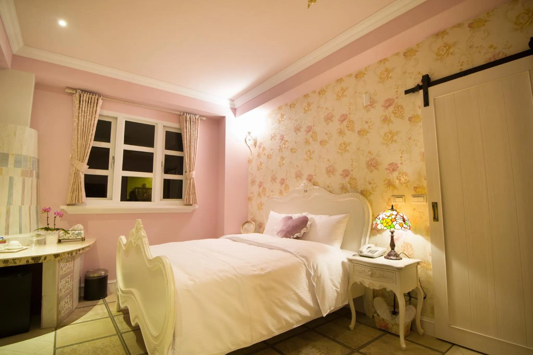 Bed in Saint Paul Villa