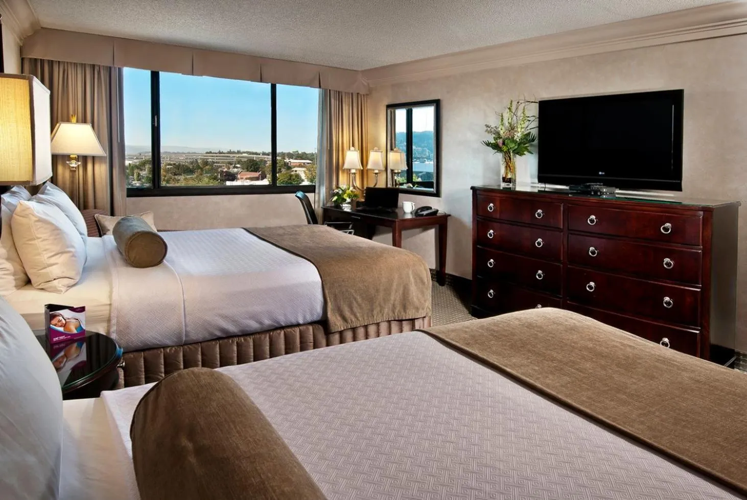 Photo of the whole room, Bed in Crowne Plaza Hotel Portland-Downtown Convention Center by IHG