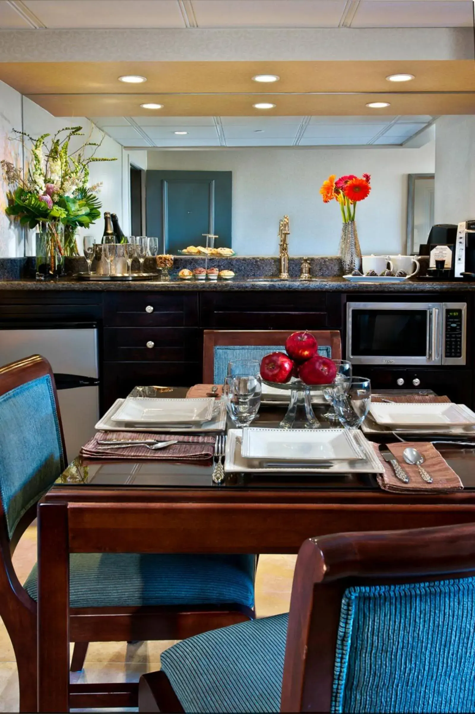 Photo of the whole room in Crowne Plaza Hotel Portland-Downtown Convention Center by IHG Photo of the whole room in Crowne Plaza Hotel Portland-Downtown Convention Center by IHG