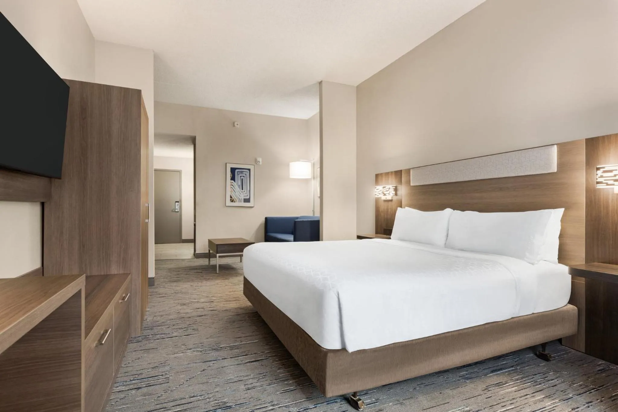 Photo of the whole room, Bed in Holiday Inn Express & Suites Greenville-Downtown by IHG