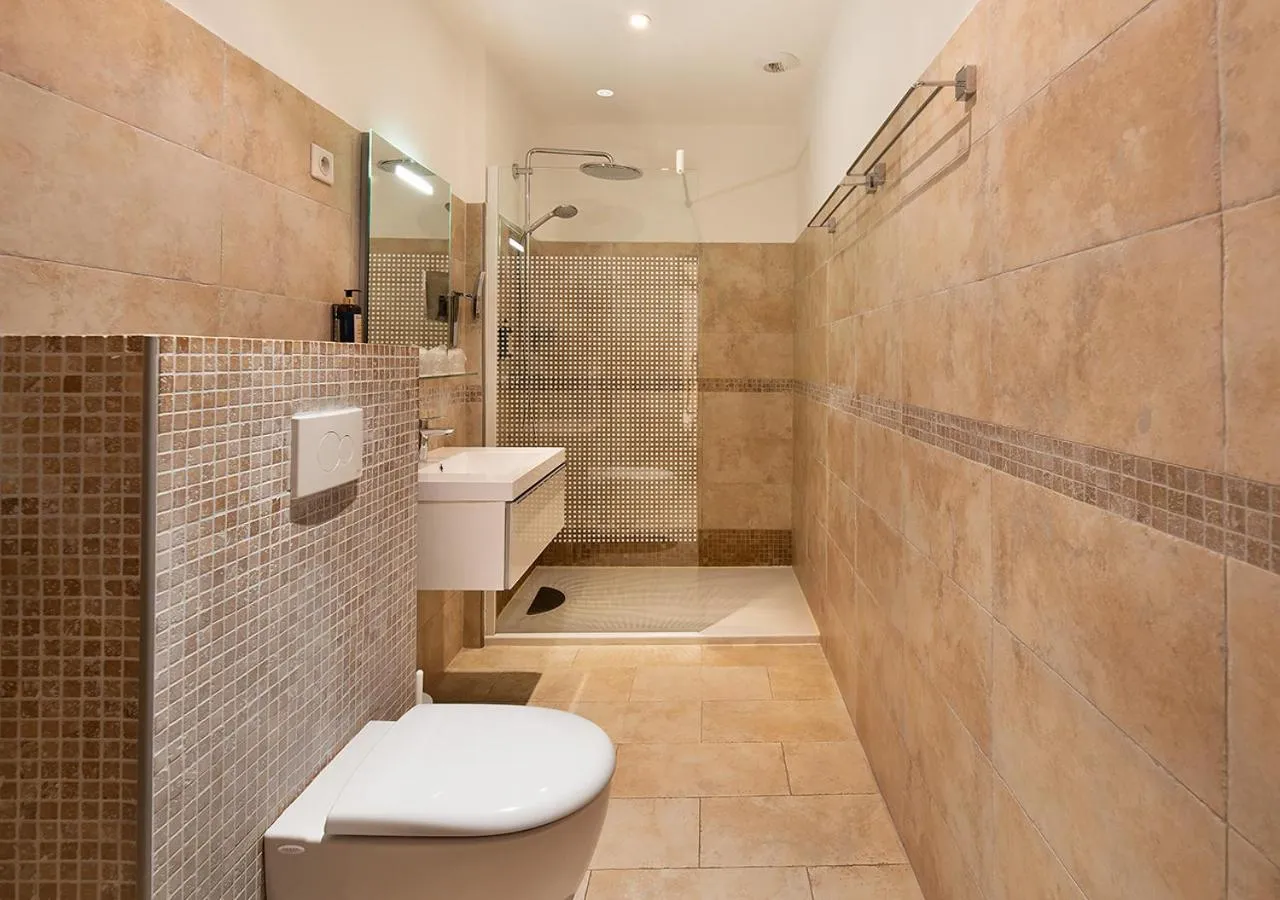 Bathroom in Holzer II