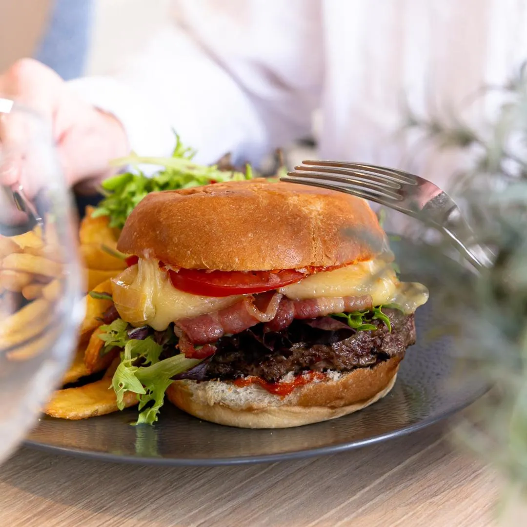 Restaurant/places to eat in Logis Hôtel Le Calluna Restaurant La Flottille