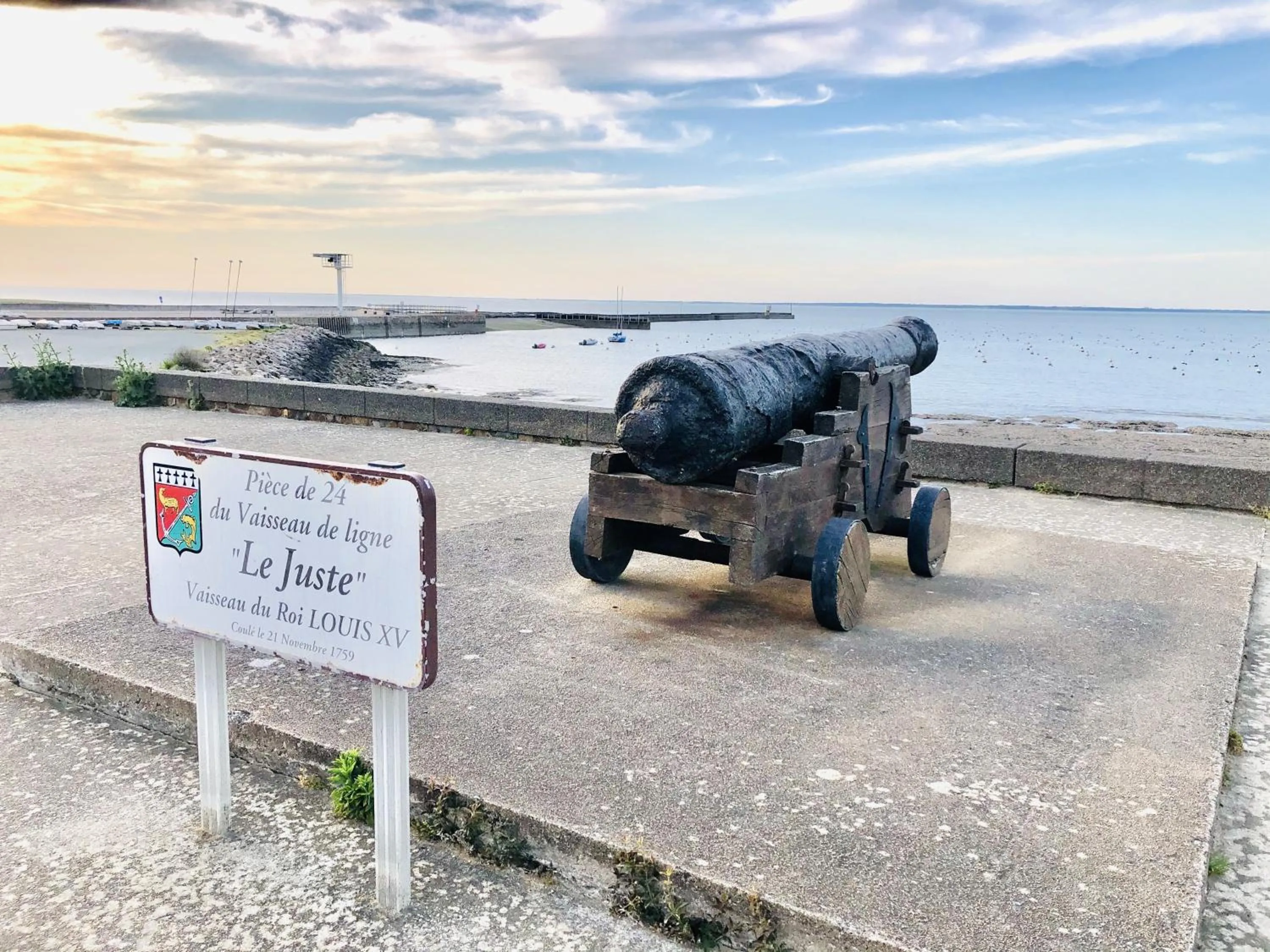 Natural landscape in Logis Hôtel Le Calluna Restaurant La Flottille