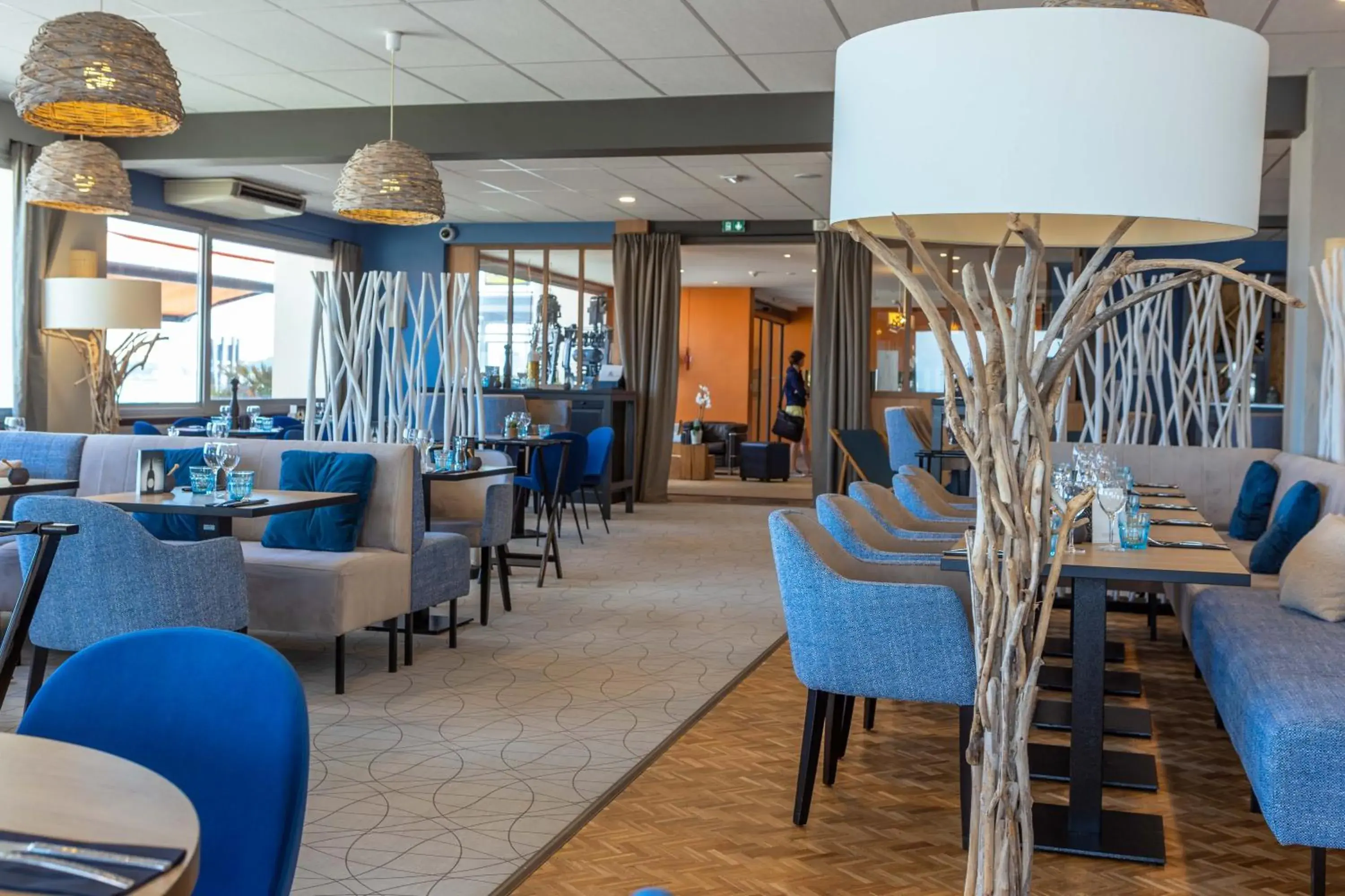 Property building in Logis Hôtel Le Calluna Restaurant La Flottille Property building in Logis Hôtel Le Calluna Restaurant La Flottille