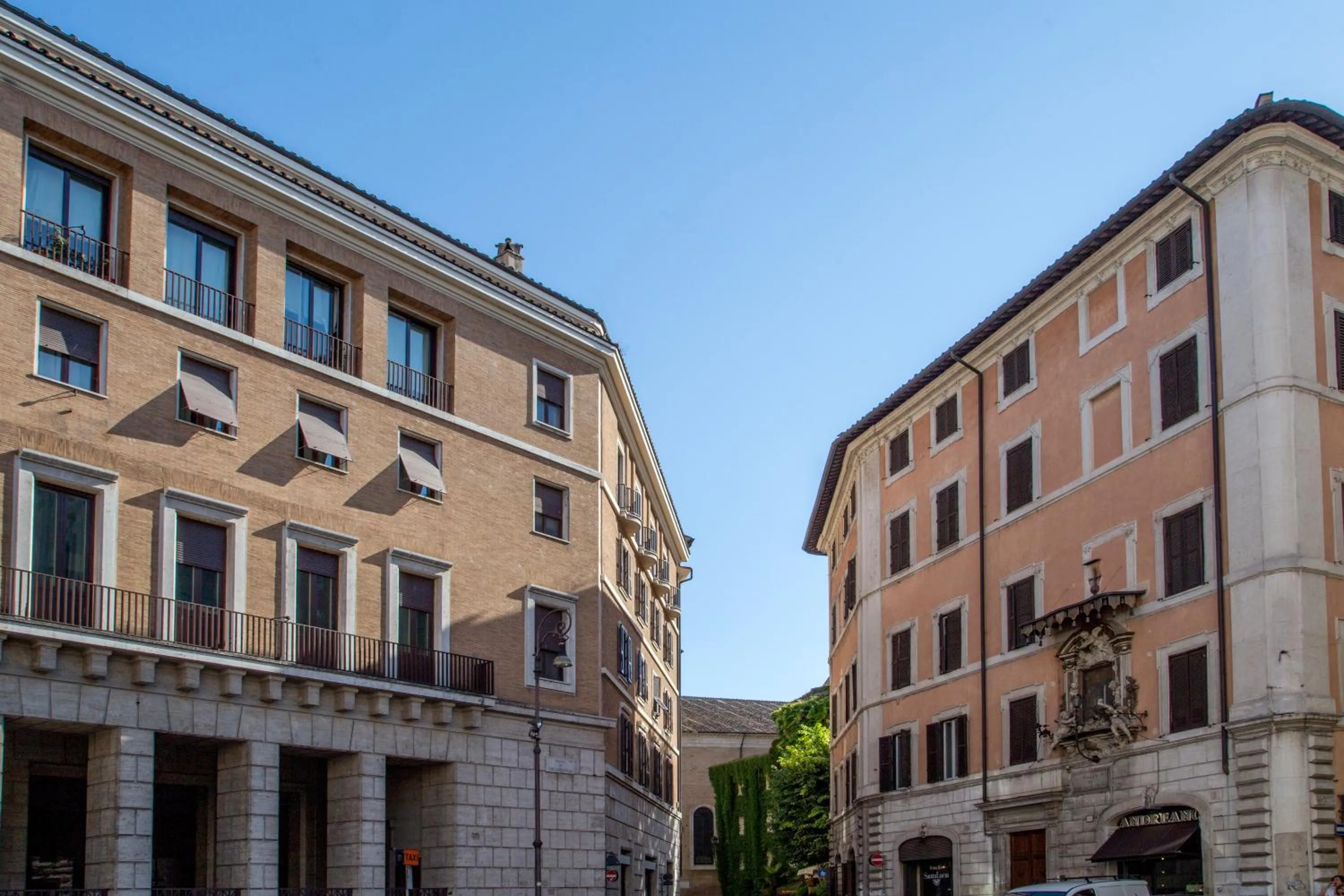 Property building in Rome Visits