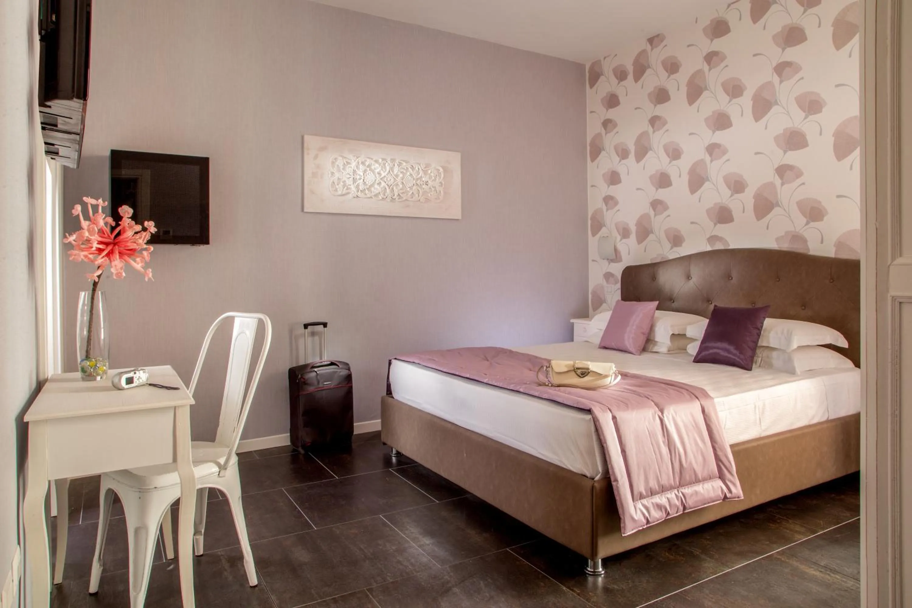 Photo of the whole room, Bed in Rome Visits