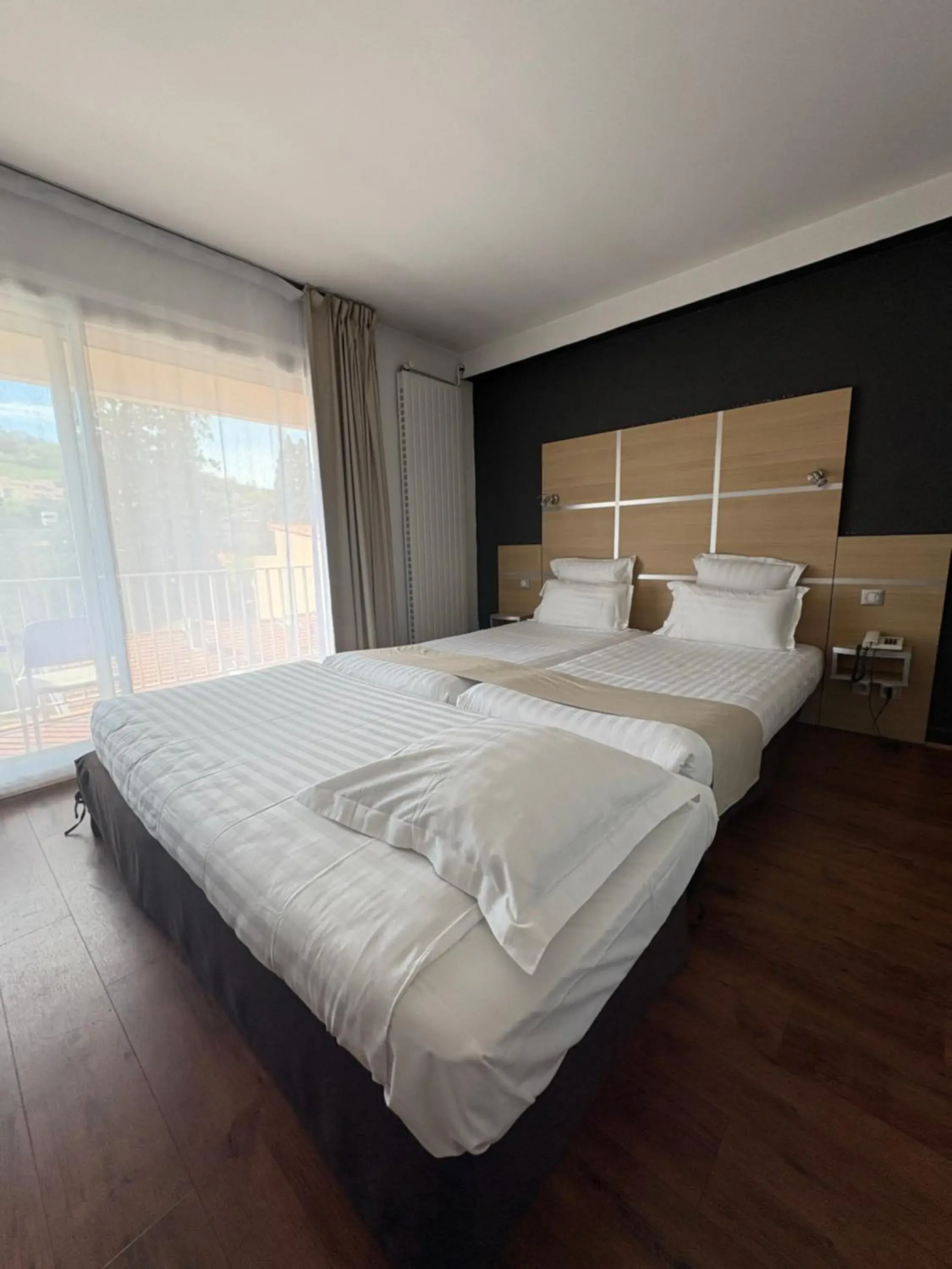 Photo of the whole room, Bed in Cit'hôtel Le Chris'tel hôtel et restaurant Photo of the whole room, Bed in Cit'hôtel Le Chris'tel hôtel et restaurant