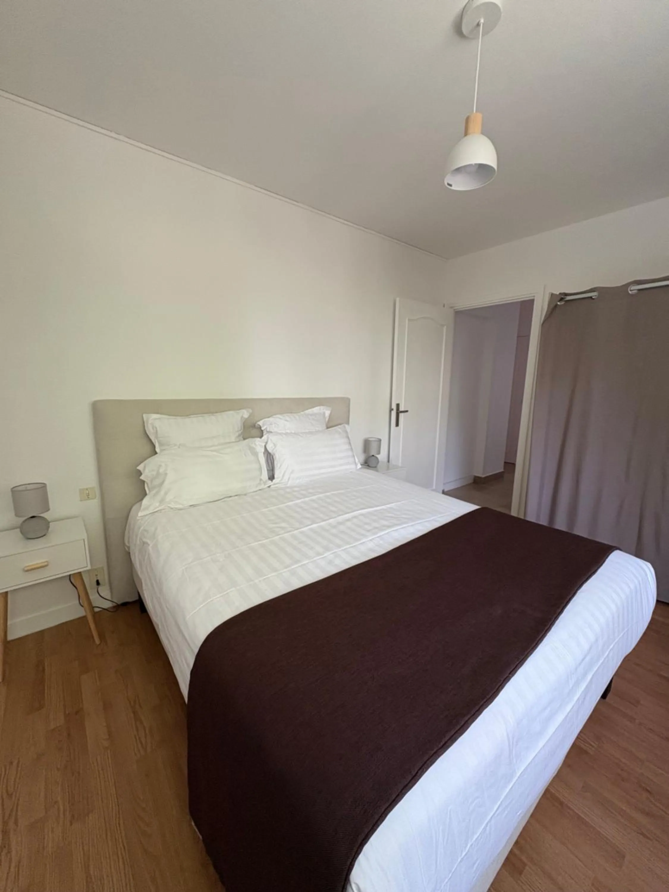 Bedroom, Bed in Cit'hôtel Le Chris'tel hôtel et restaurant