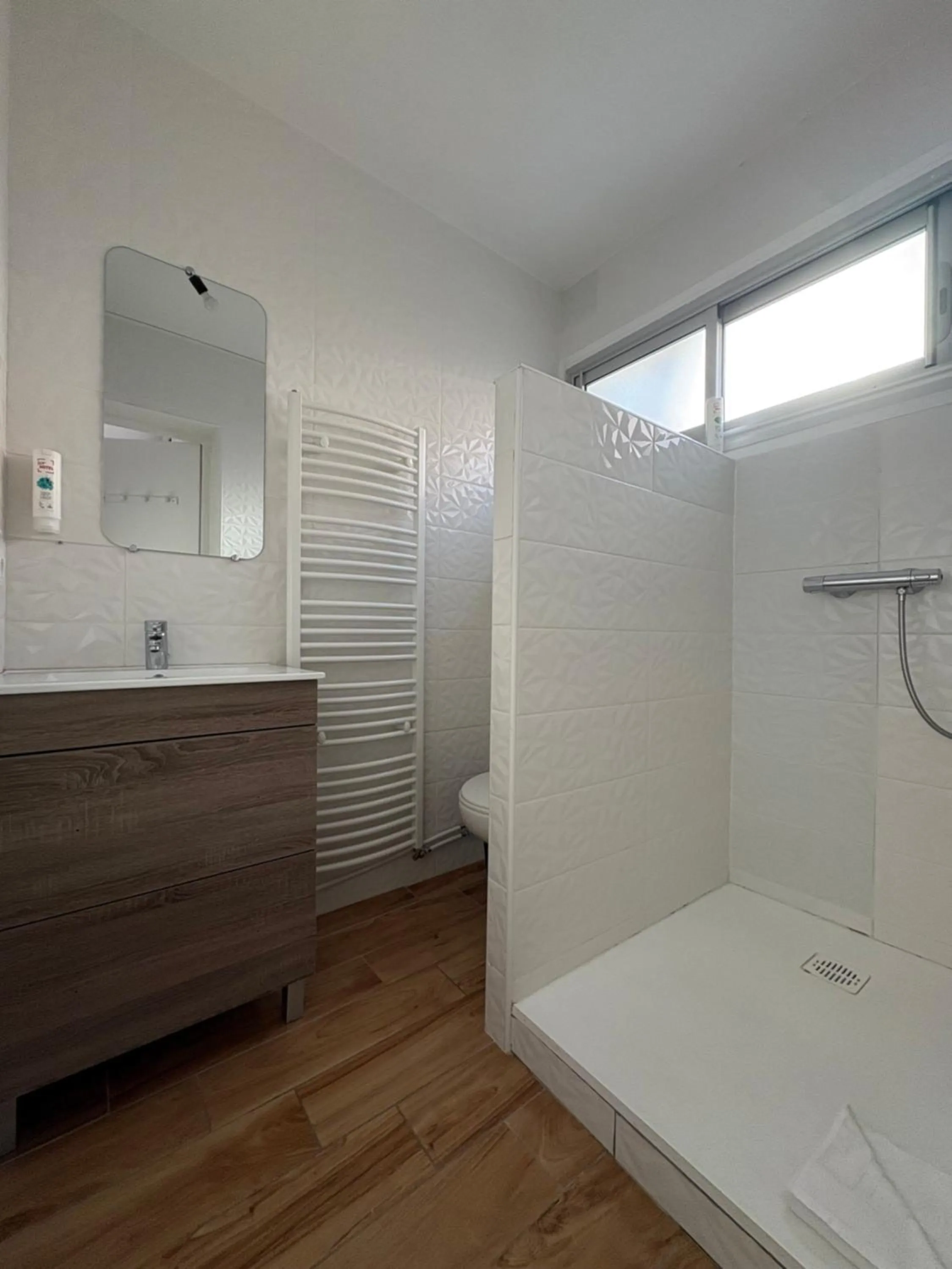 Bathroom in Cit'hôtel Le Chris'tel hôtel et restaurant