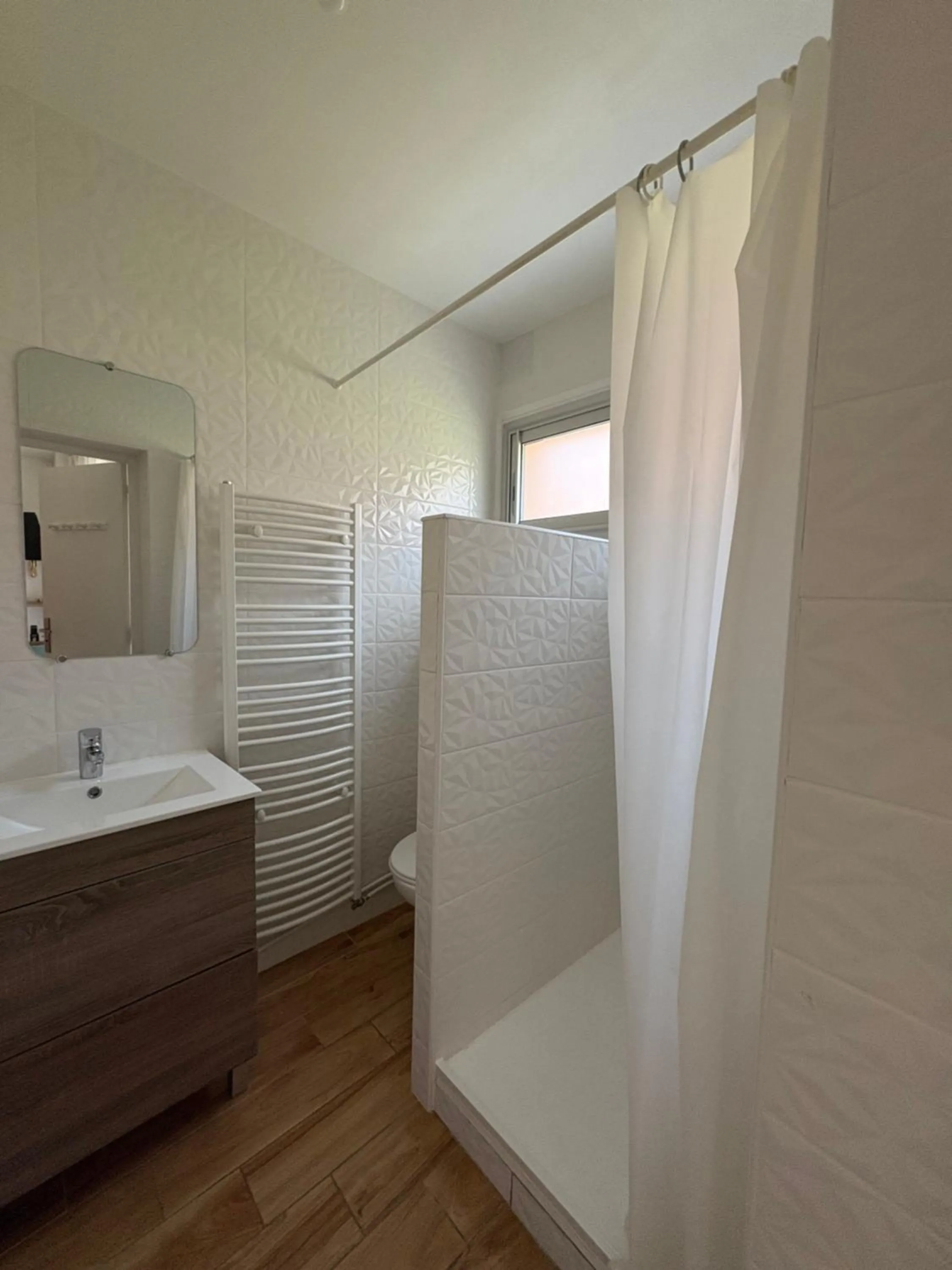 Bathroom in Cit'hôtel Le Chris'tel hôtel et restaurant