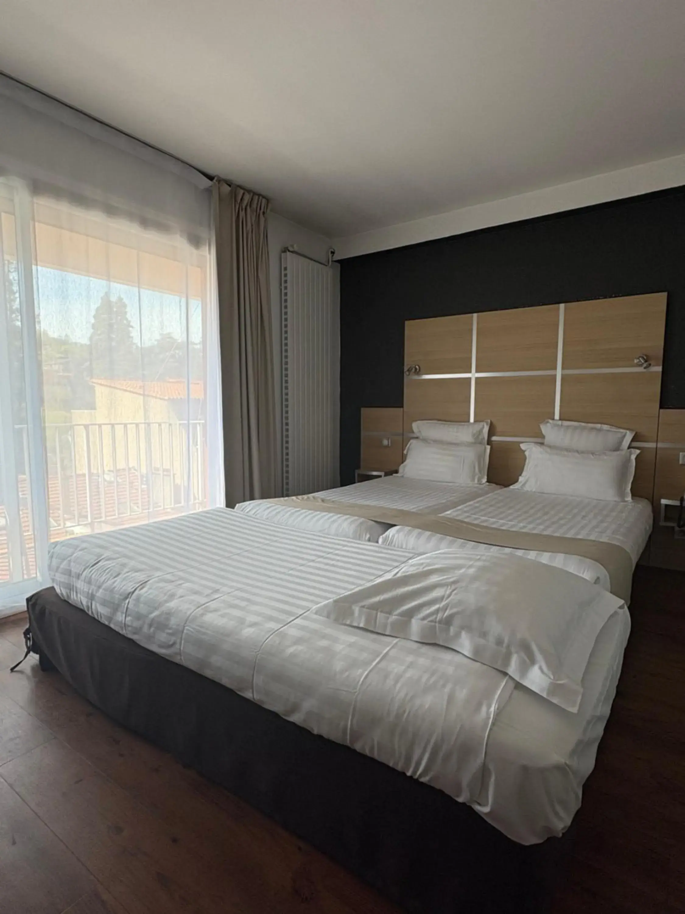 Photo of the whole room, Bed in Cit'hôtel Le Chris'tel hôtel et restaurant Photo of the whole room, Bed in Cit'hôtel Le Chris'tel hôtel et restaurant