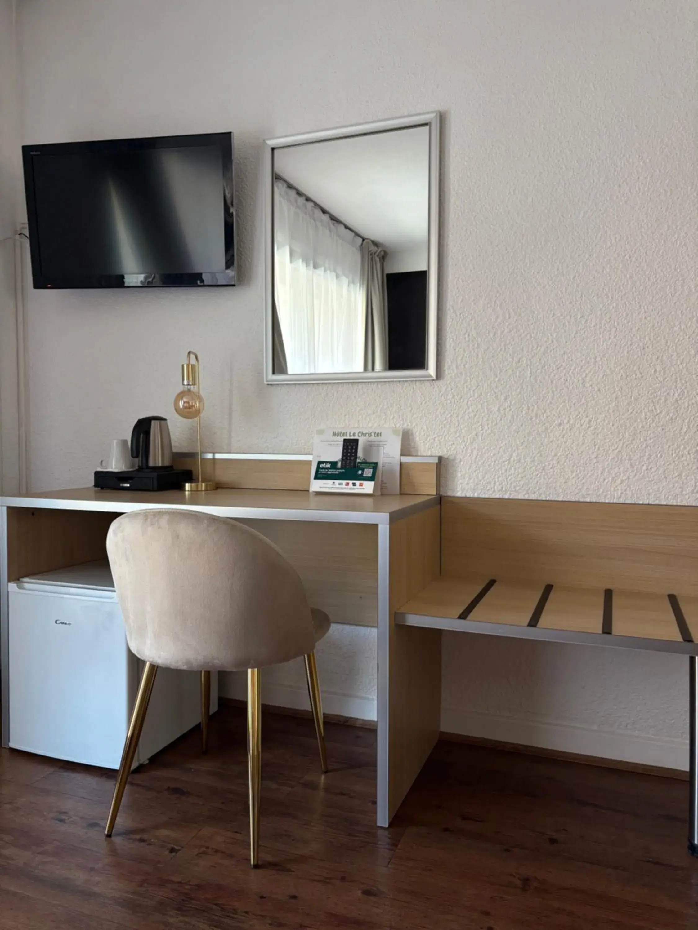 Bedroom in Cit'hôtel Le Chris'tel hôtel et restaurant Bedroom in Cit'hôtel Le Chris'tel hôtel et restaurant