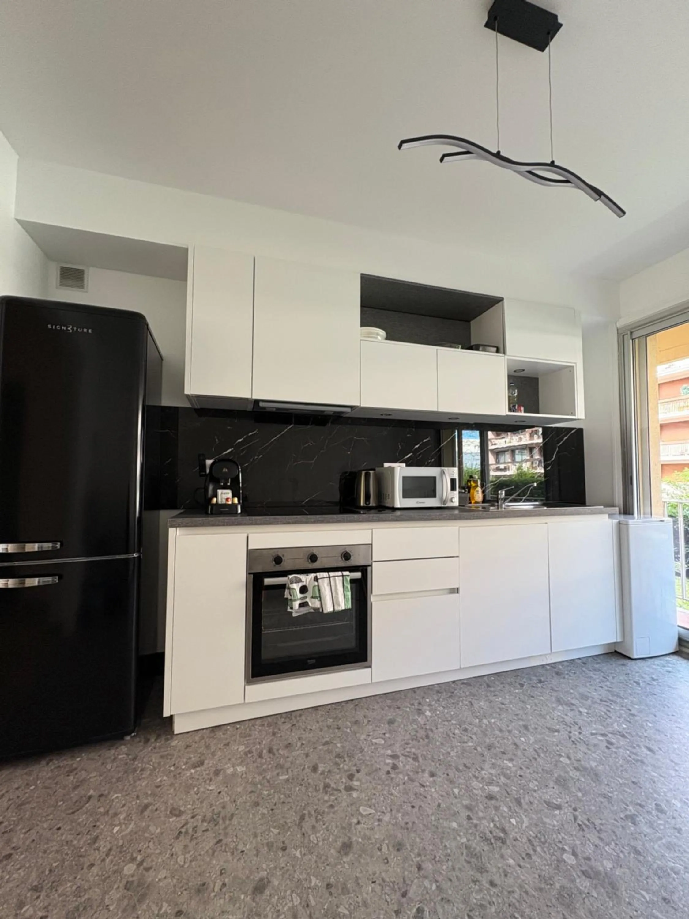 kitchen in Cit'hôtel Le Chris'tel hôtel et restaurant