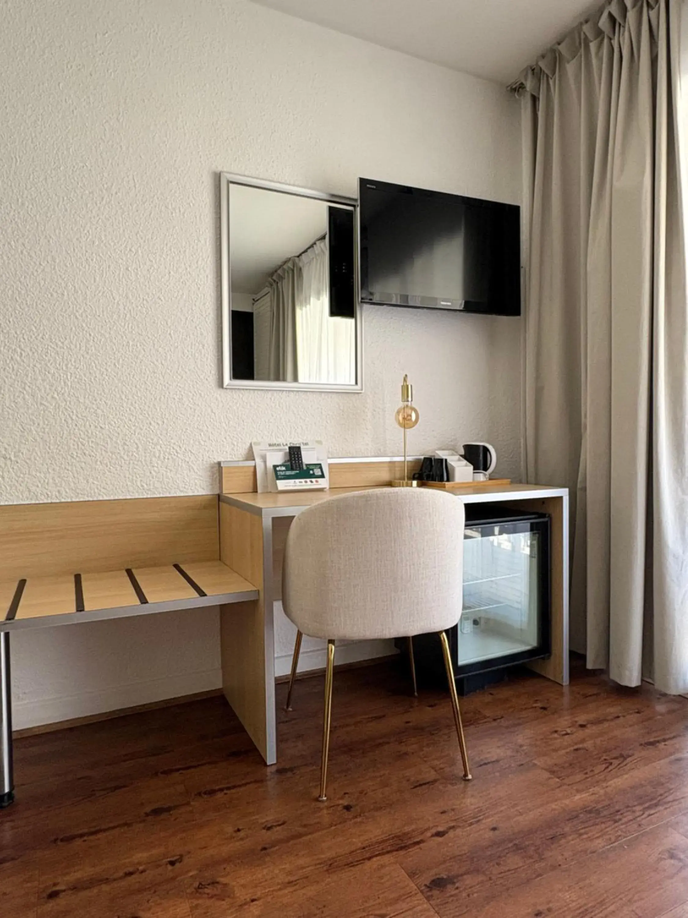 Bedroom in Cit'hôtel Le Chris'tel hôtel et restaurant Bedroom in Cit'hôtel Le Chris'tel hôtel et restaurant