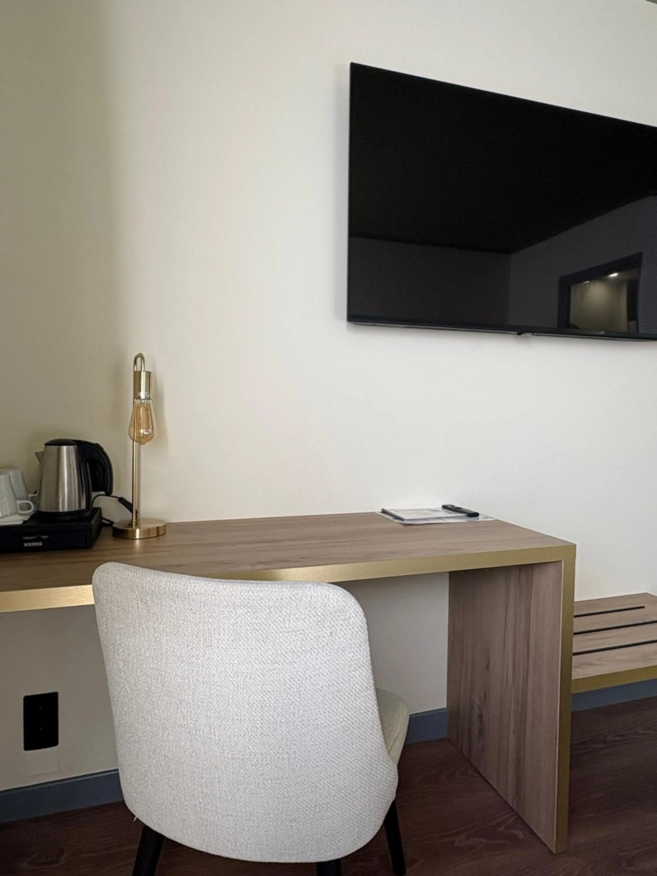 Photo of the whole room in Cit'hôtel Le Chris'tel hôtel et restaurant