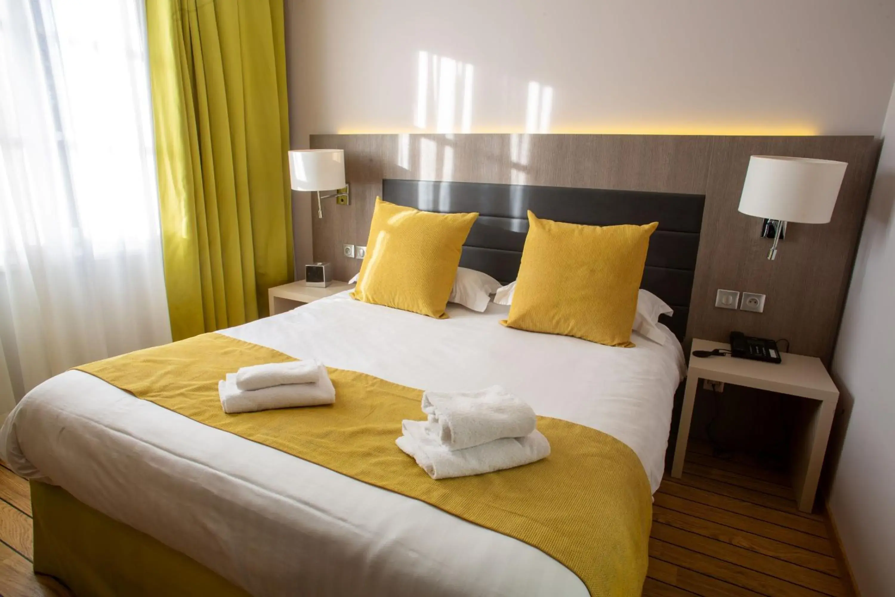 Logis Hôtel & Restaurant - Les Tuileries Logis Hôtel & Restaurant - Les Tuileries