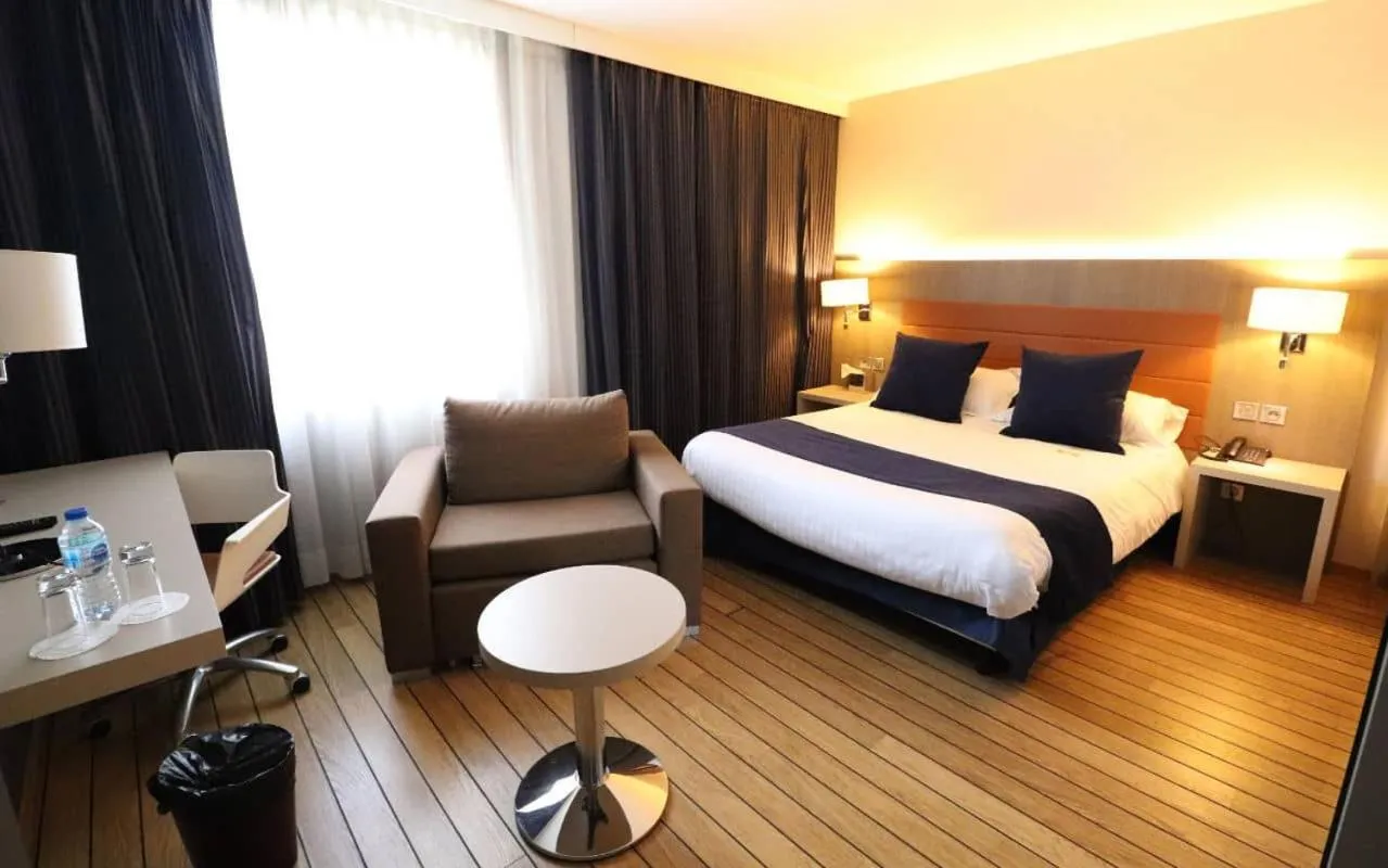 Bed in Logis Hôtel & Restaurant - Les Tuileries