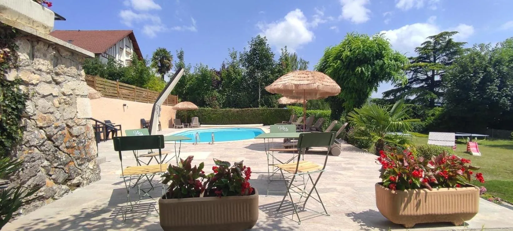 Swimming pool in Hotel Belle Vue