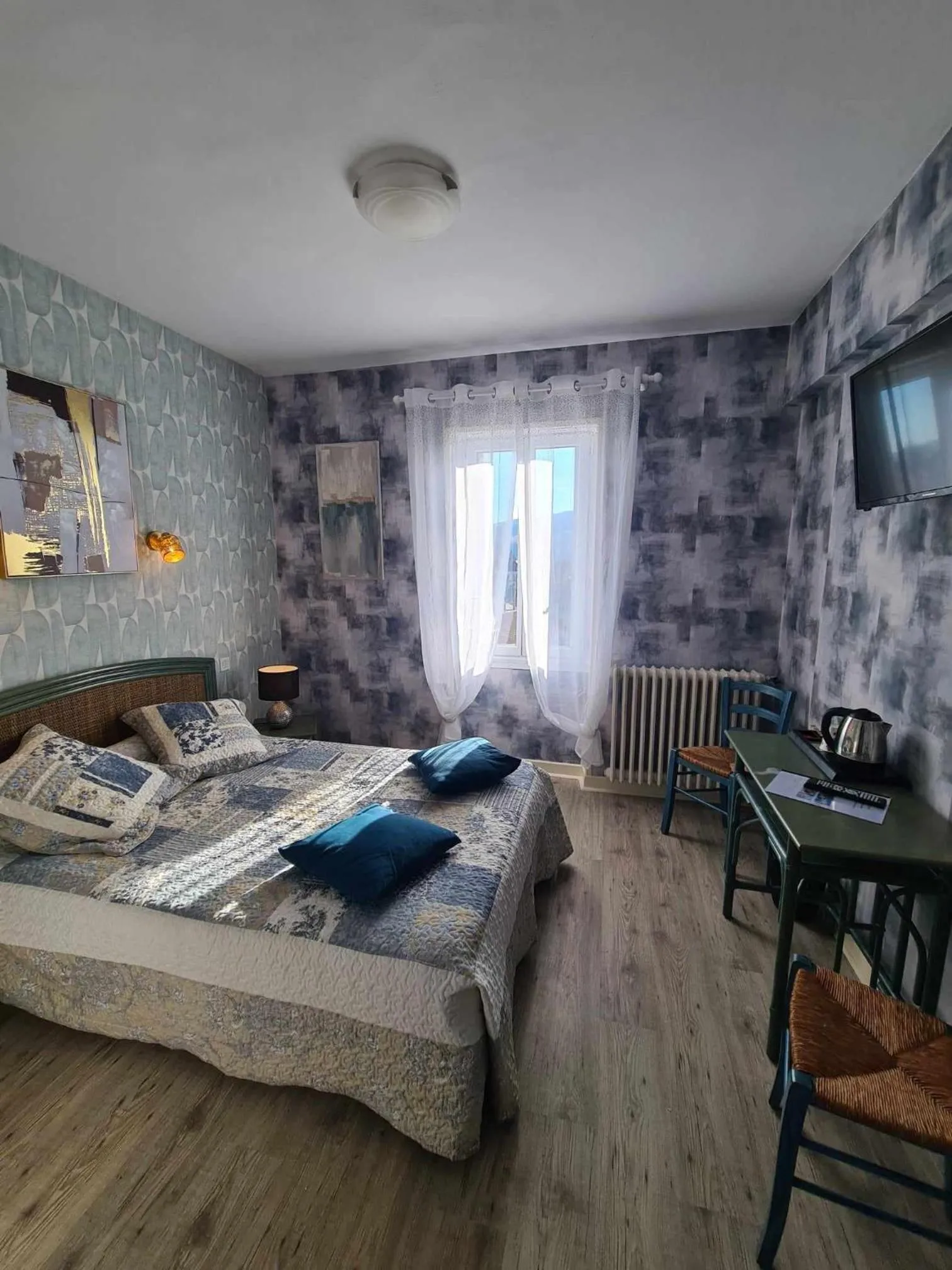 Photo of the whole room, Bed in Hotel Belle Vue