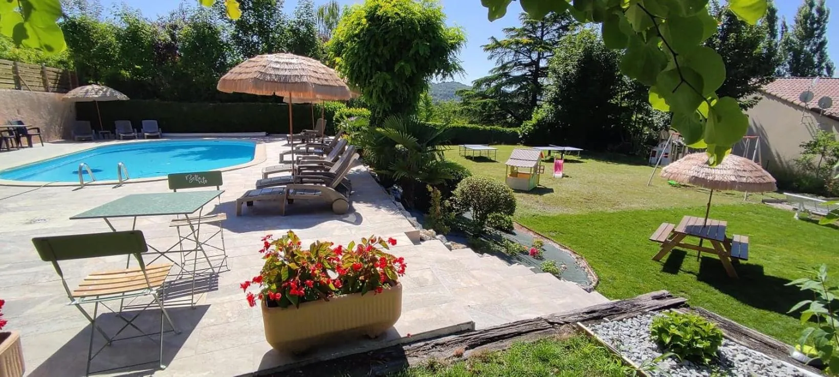 Swimming pool in Hotel Belle Vue