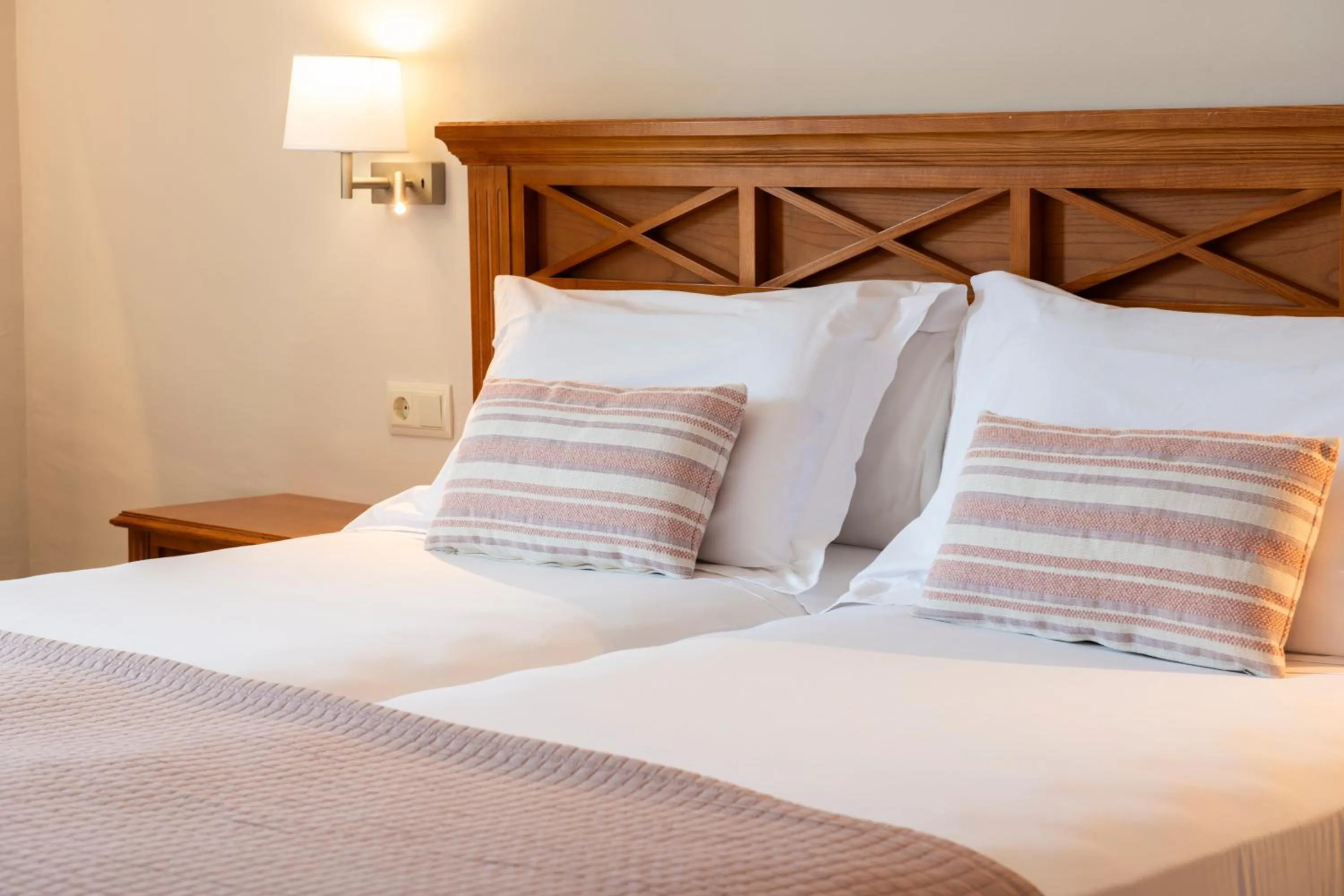 Decorative detail, Bed in Inturotel Esmeralda Garden