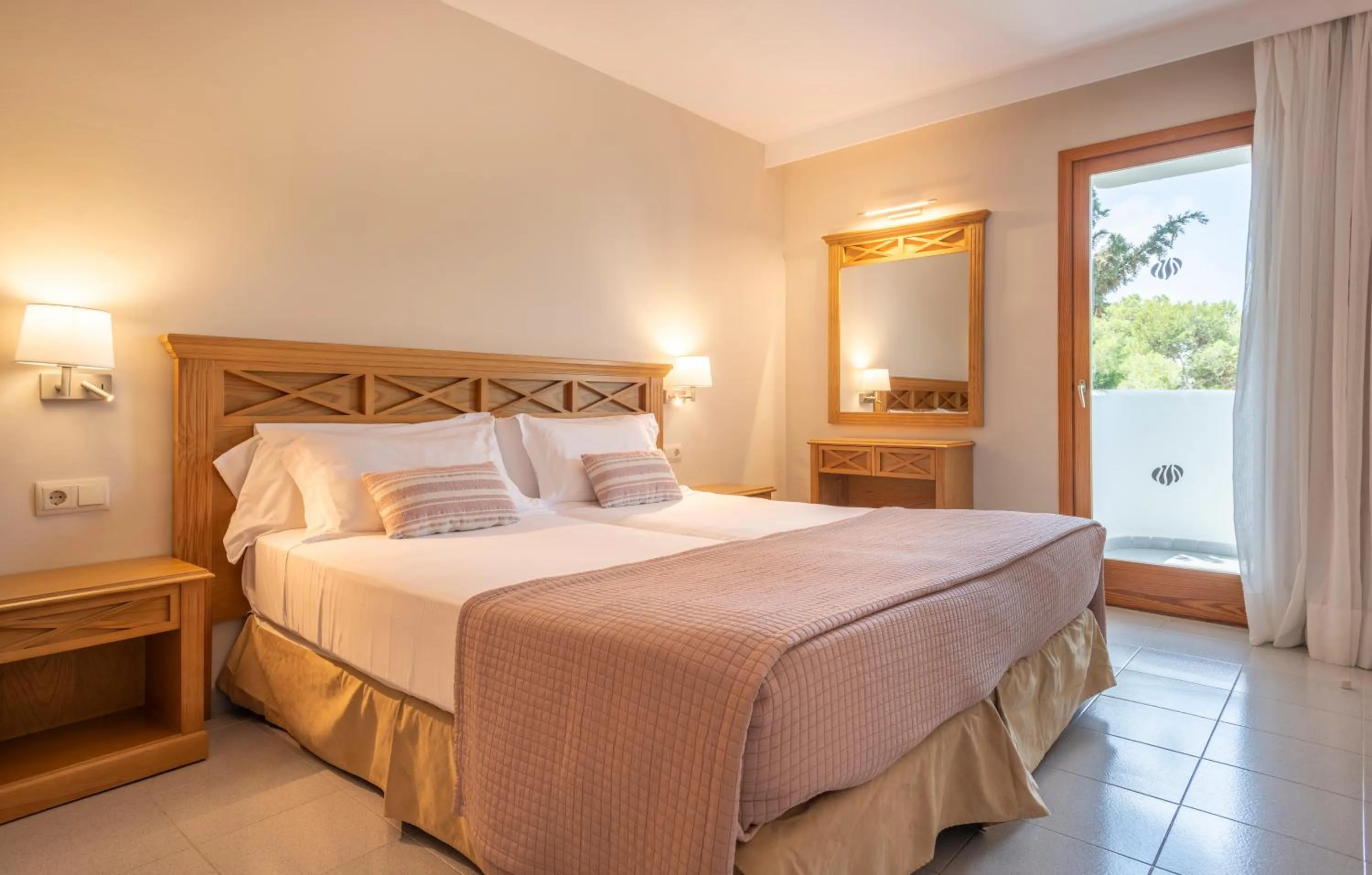 Bedroom, Bed in Inturotel Esmeralda Garden