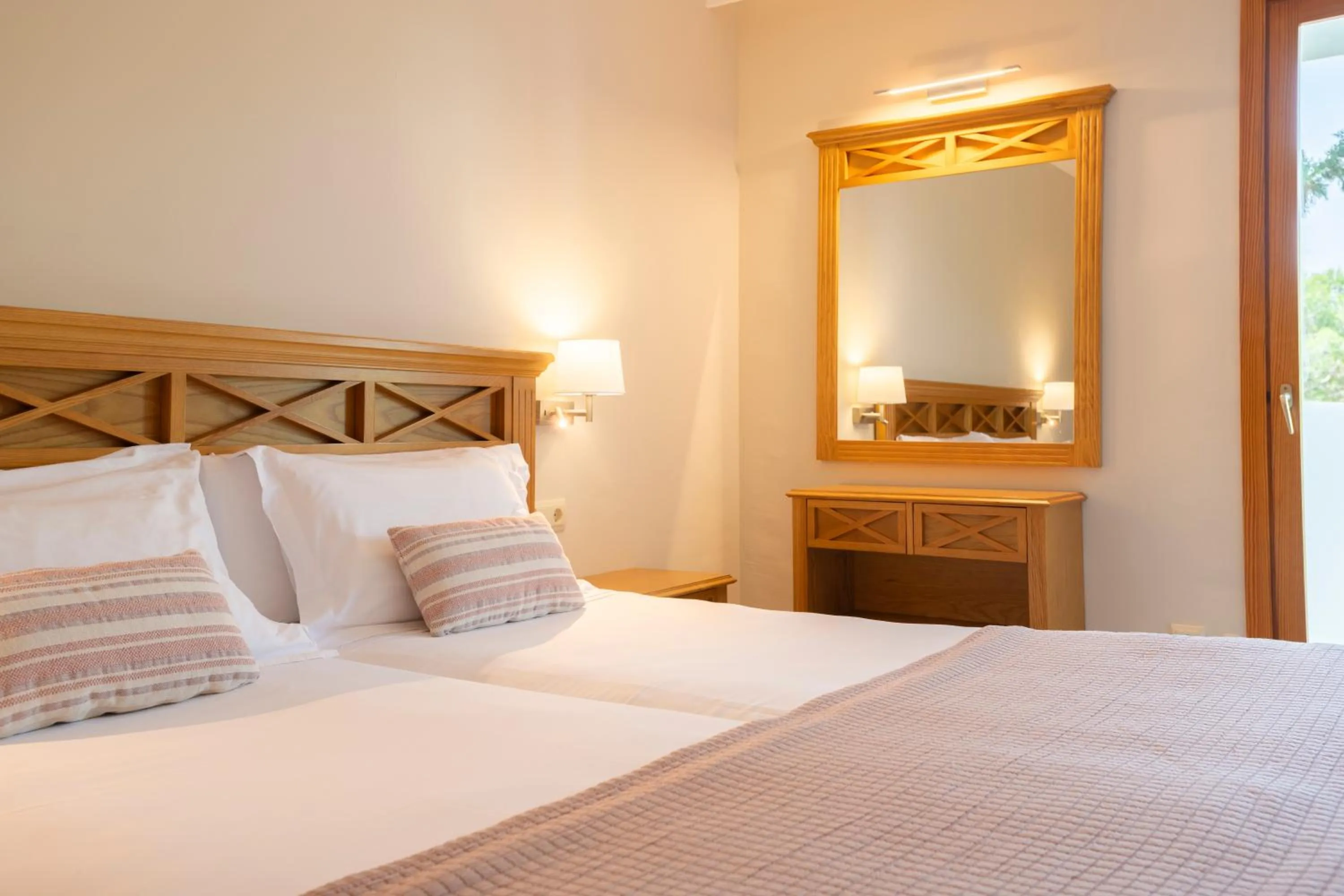 Bedroom, Bed in Inturotel Esmeralda Garden