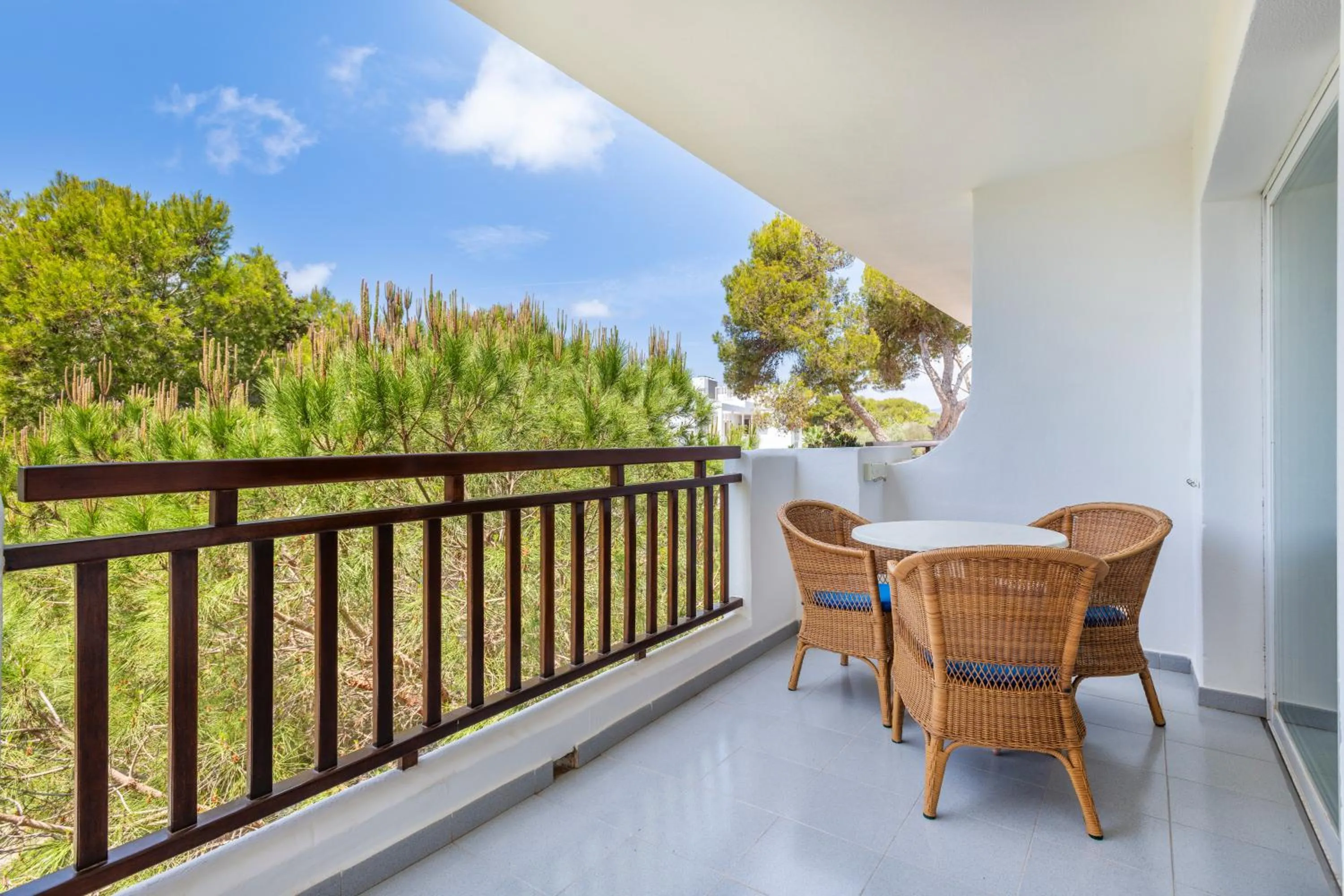 Photo of the whole room in Inturotel Esmeralda Garden