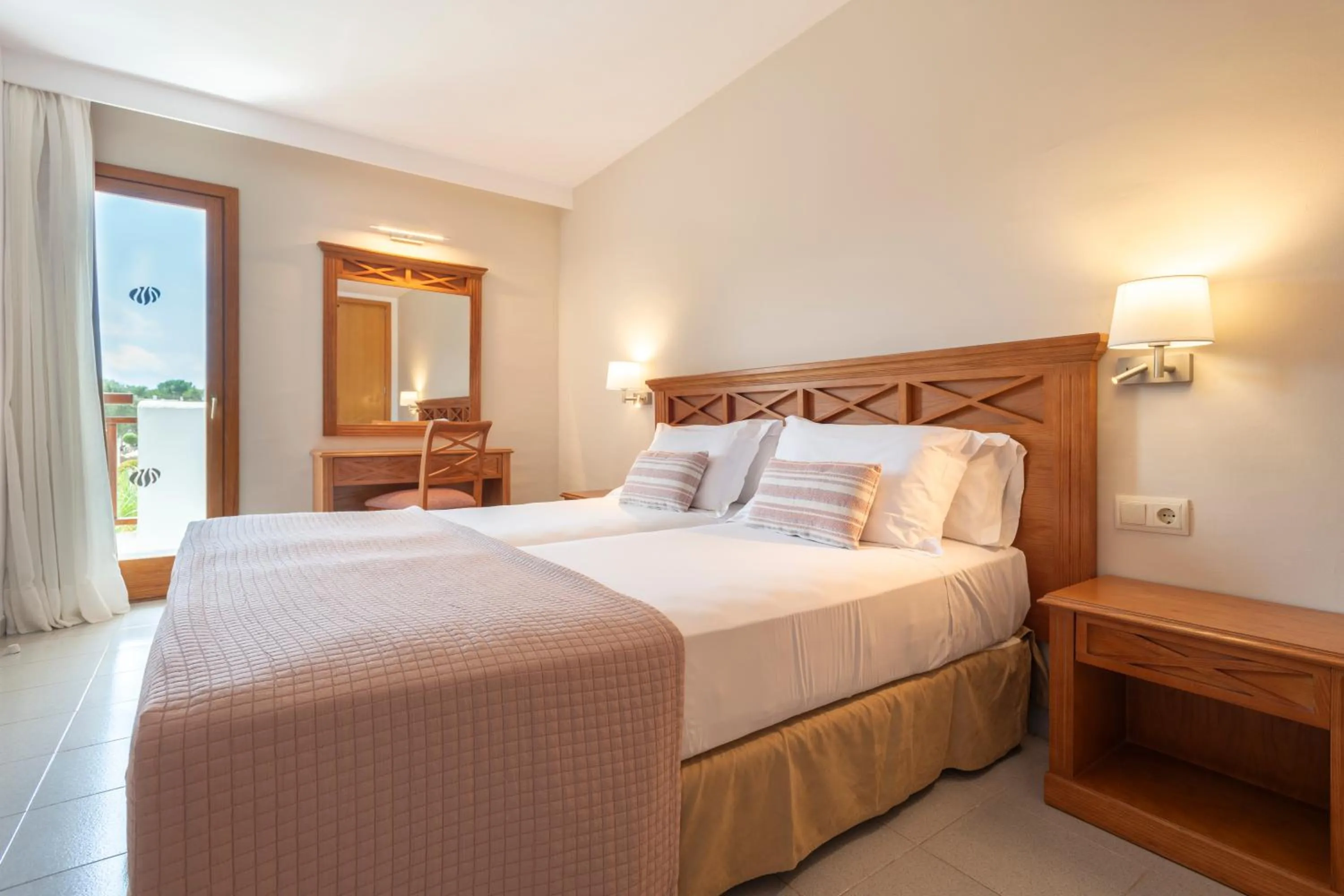 Decorative detail, Bed in Inturotel Esmeralda Garden