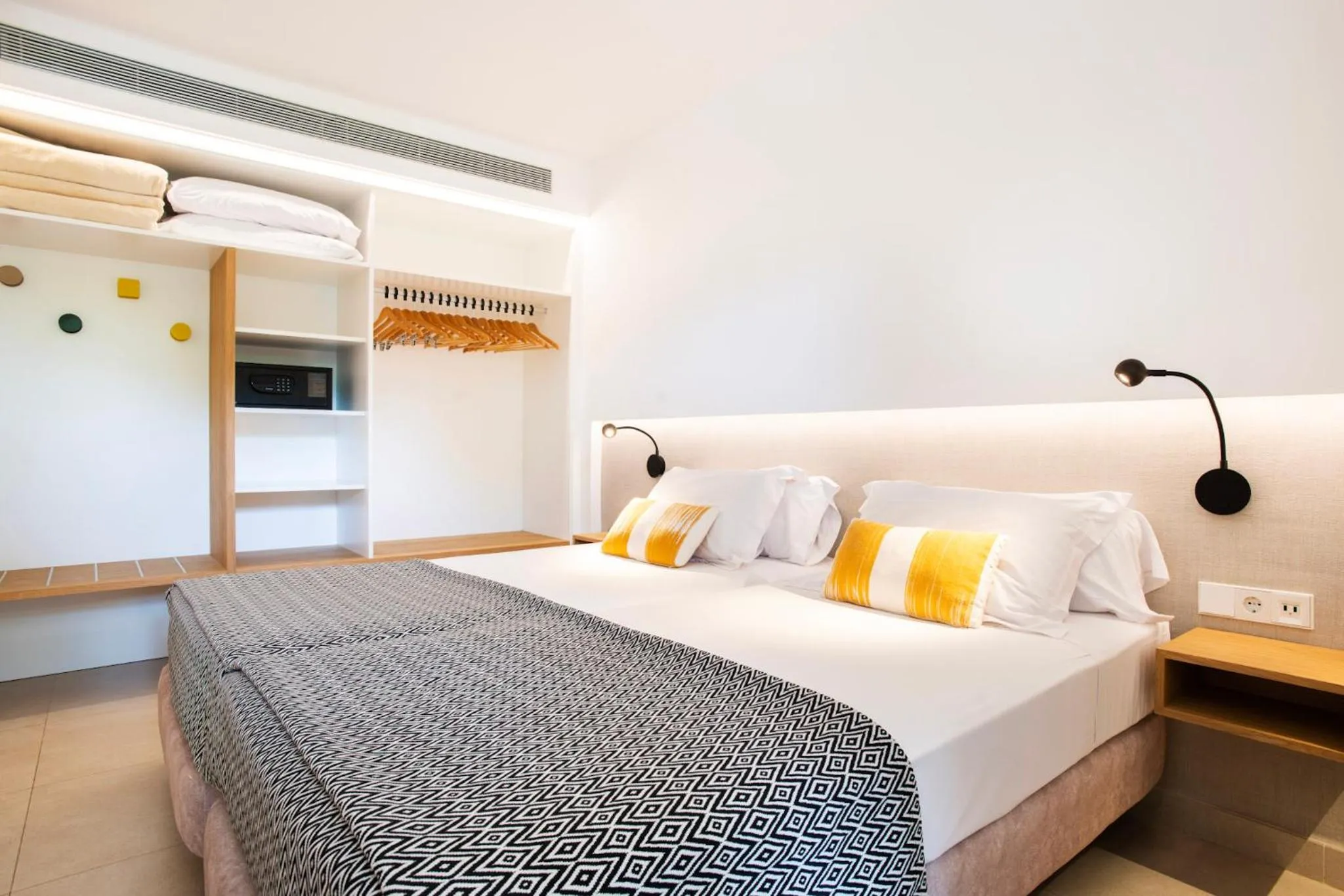 Bed in Inturotel Cala Azul