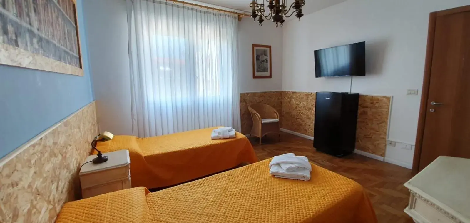 Twin Room with Shared Bathroom in Venice Treviso Airport Bed Twin Room with Shared Bathroom in Venice Treviso Airport Bed
