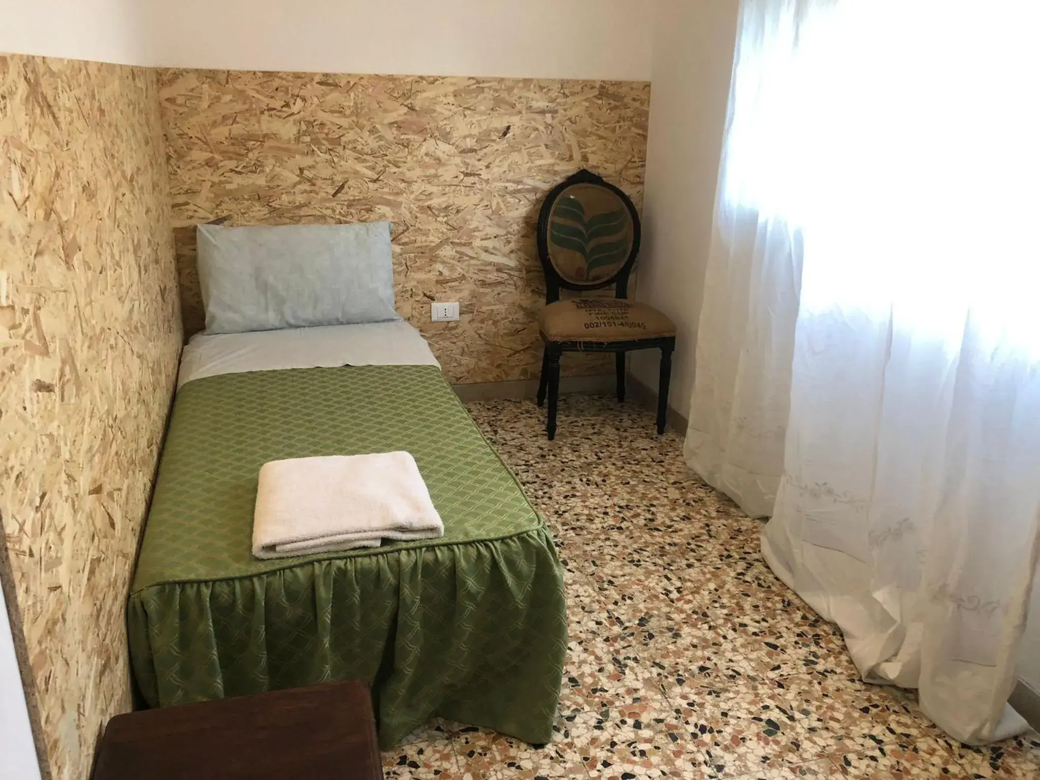 Standard Single Room with Shared Bathroom - single occupancy in Venice Treviso Airport Bed Standard Single Room with Shared Bathroom - single occupancy in Venice Treviso Airport Bed