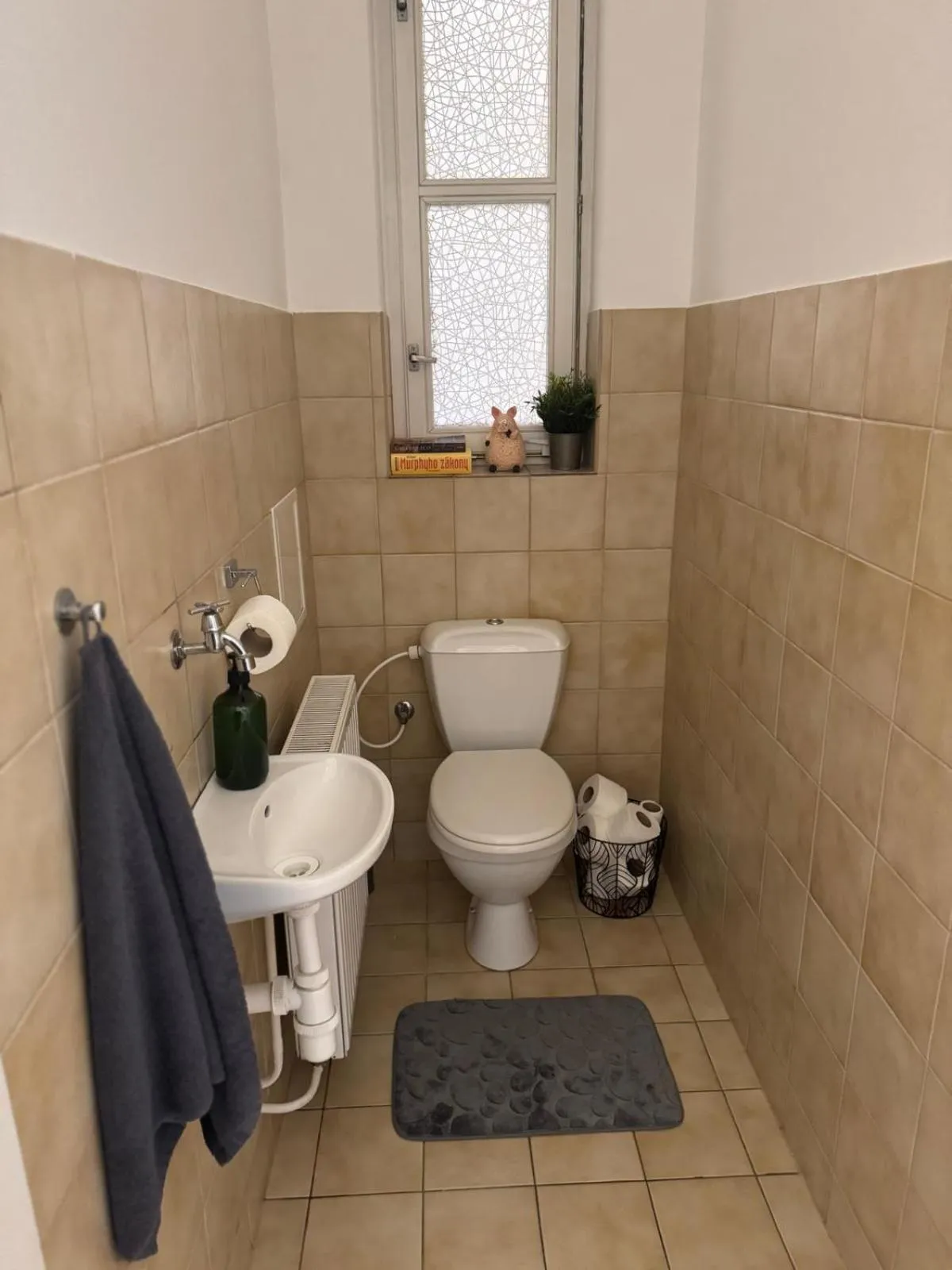 Toilet in Kampus Palace