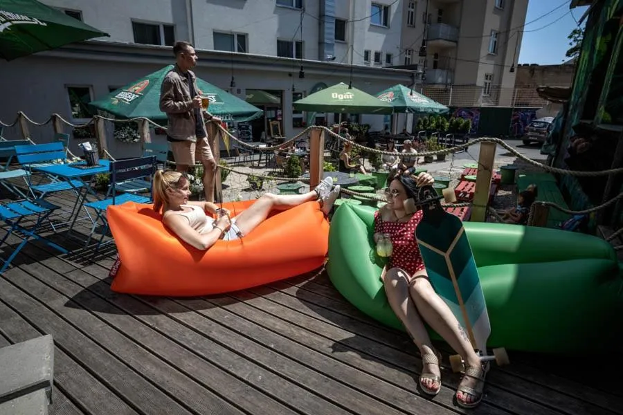 People in Kampus Palace