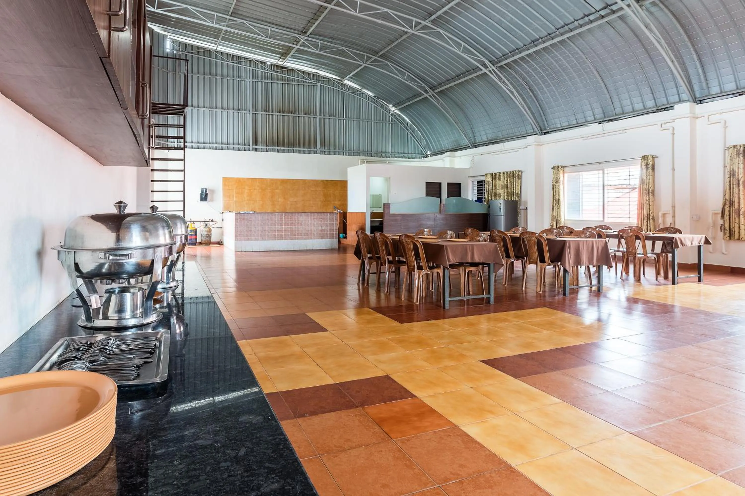 Restaurant/places to eat in Treebo Pappilon Palace - PVS Circle