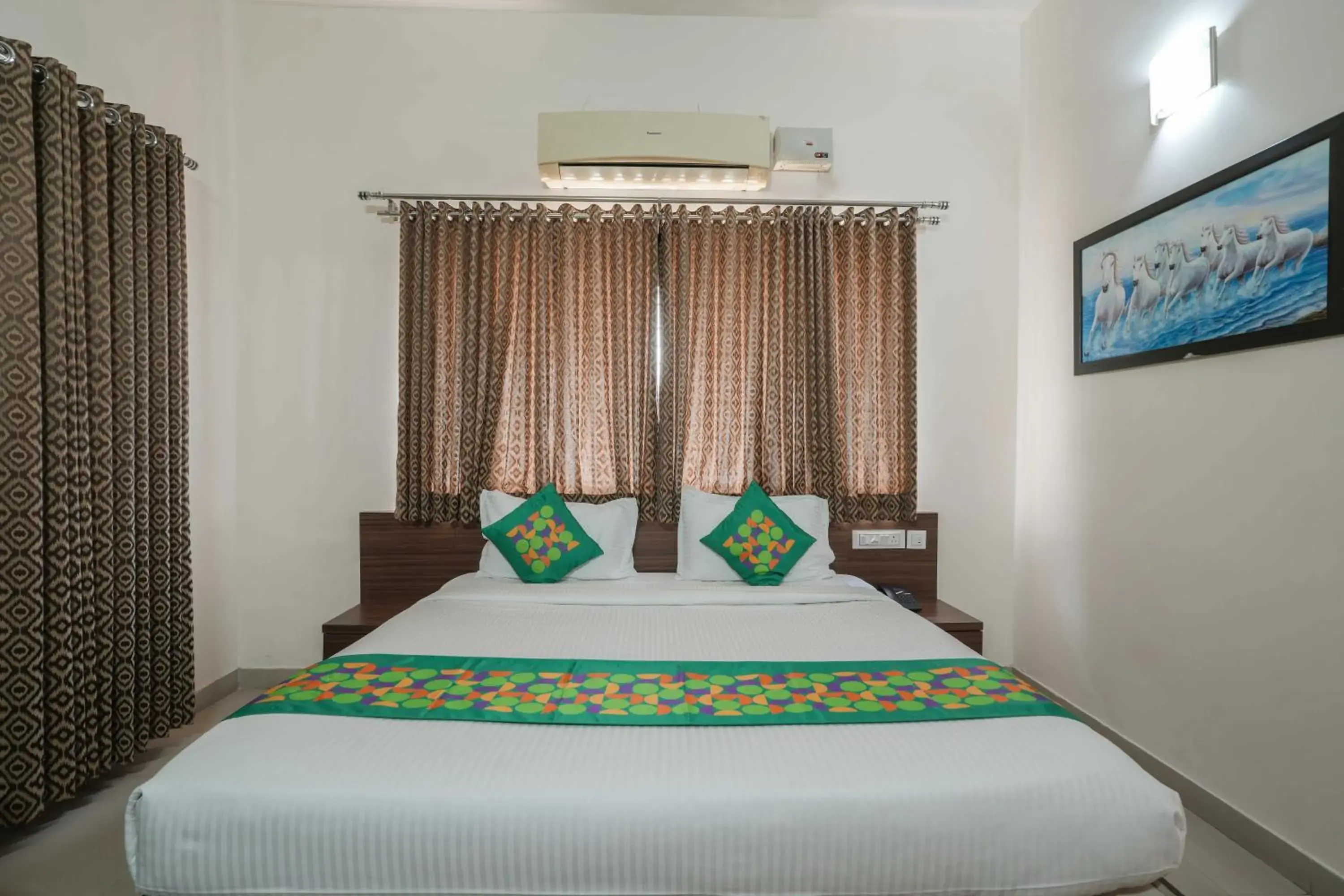 Bedroom, Bed in Treebo Pappilon Palace - PVS Circle Bedroom, Bed in Treebo Pappilon Palace - PVS Circle